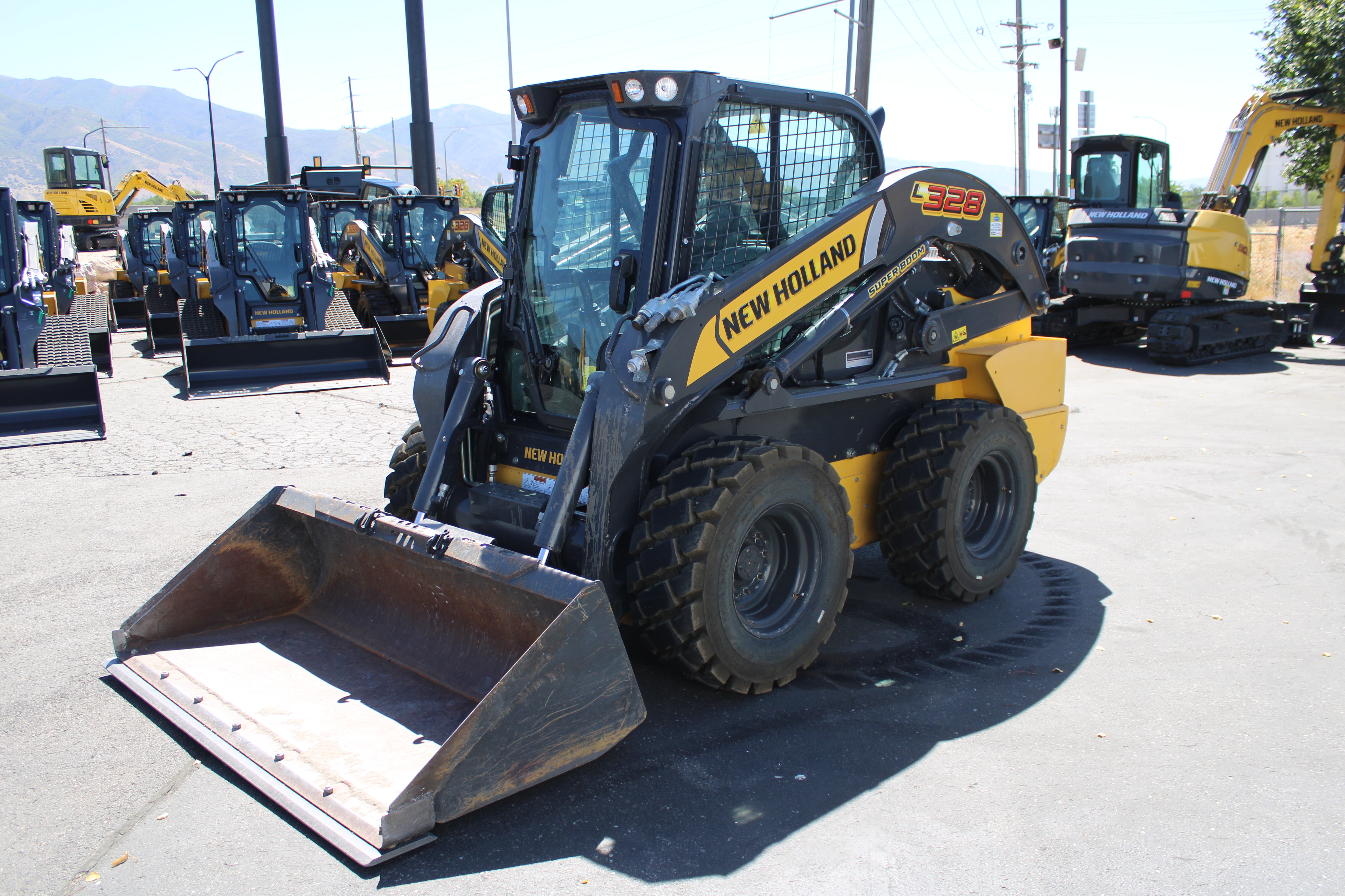 Used New Holland L328 Skidsteer