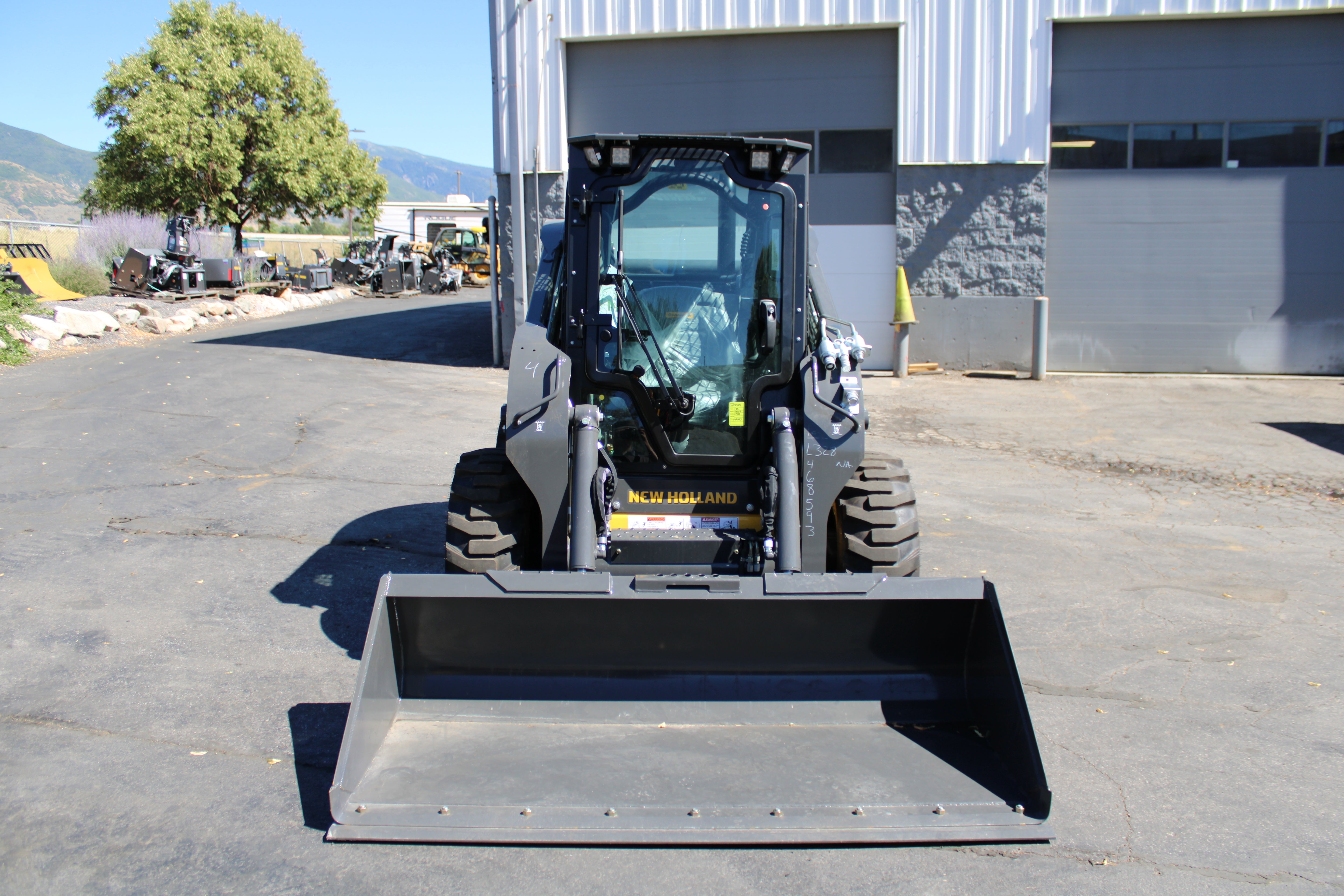 New Holland L328 Skidsteer