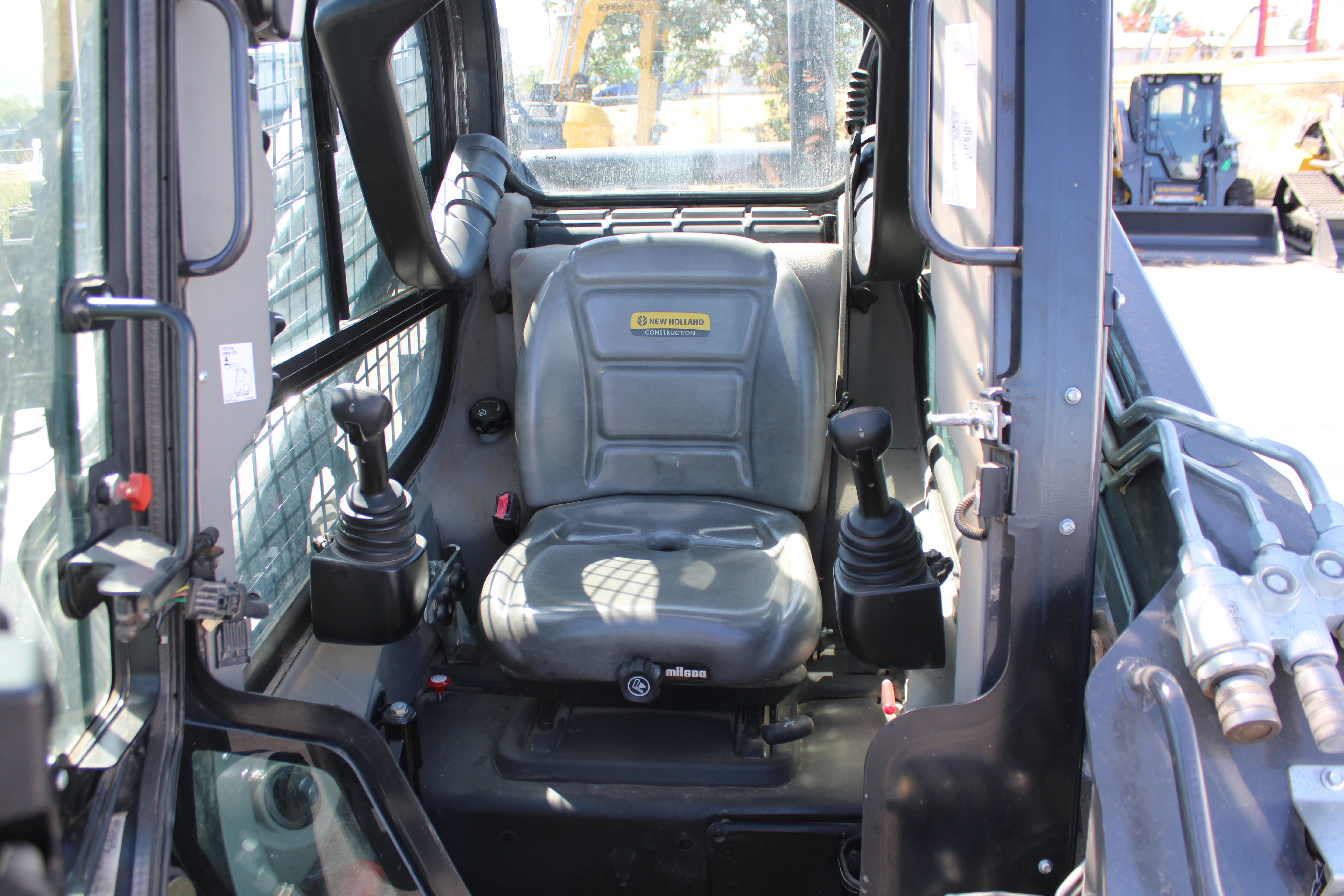 Used New Holland L328 Skidsteer