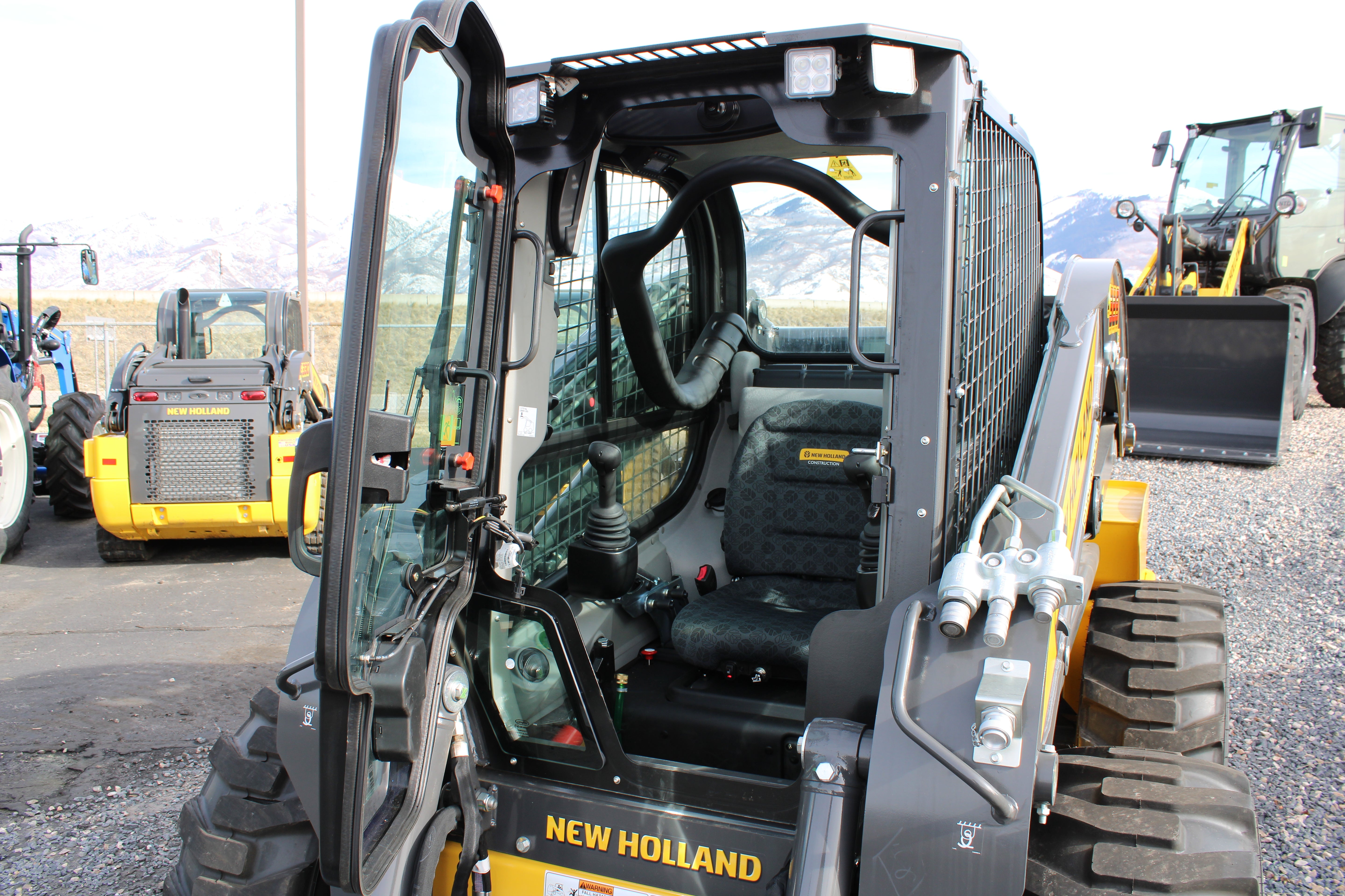 2025 New Holland L328 Skidsteer