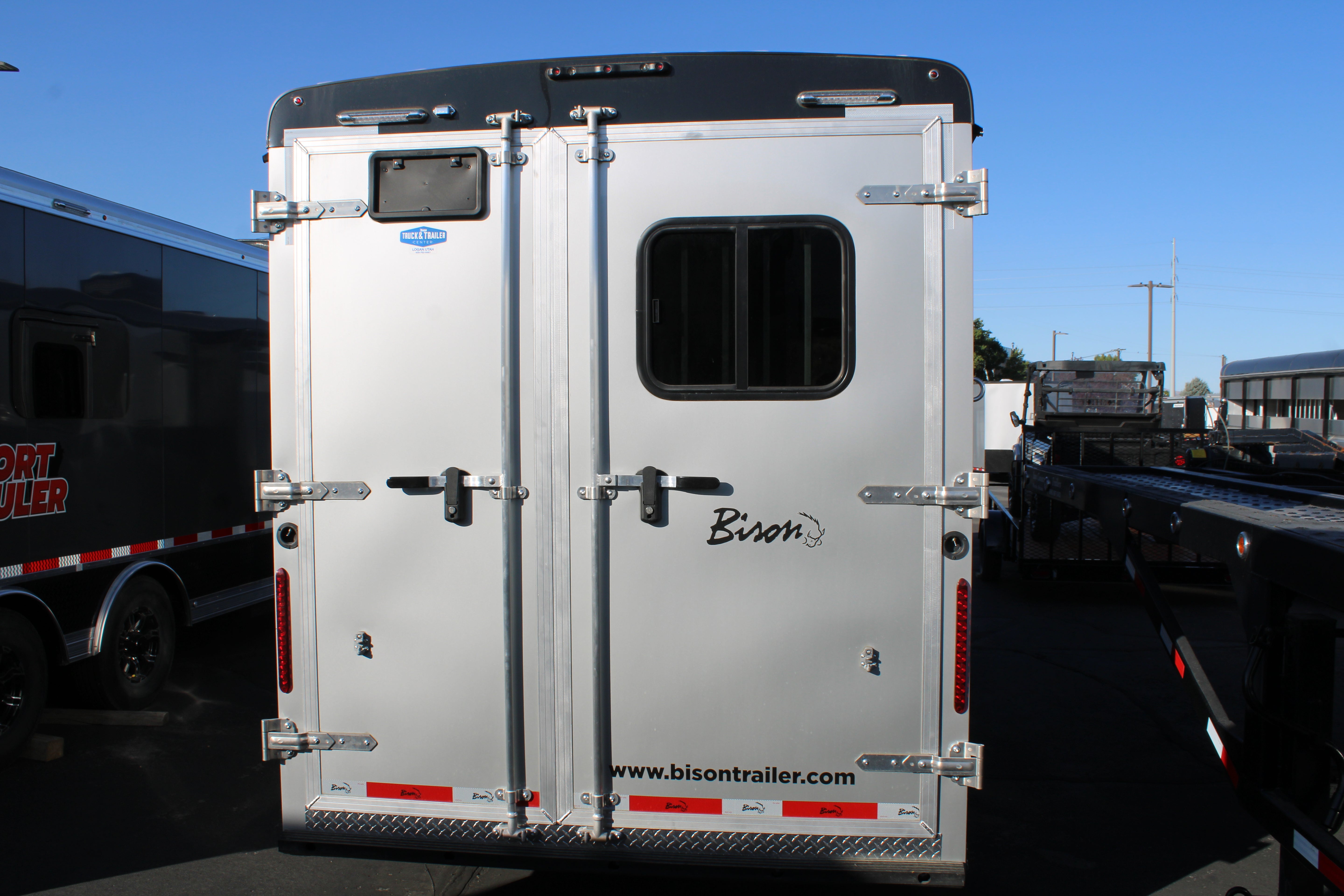 Bison Ranger 7411.S Horse Trailer w/Living Quarters