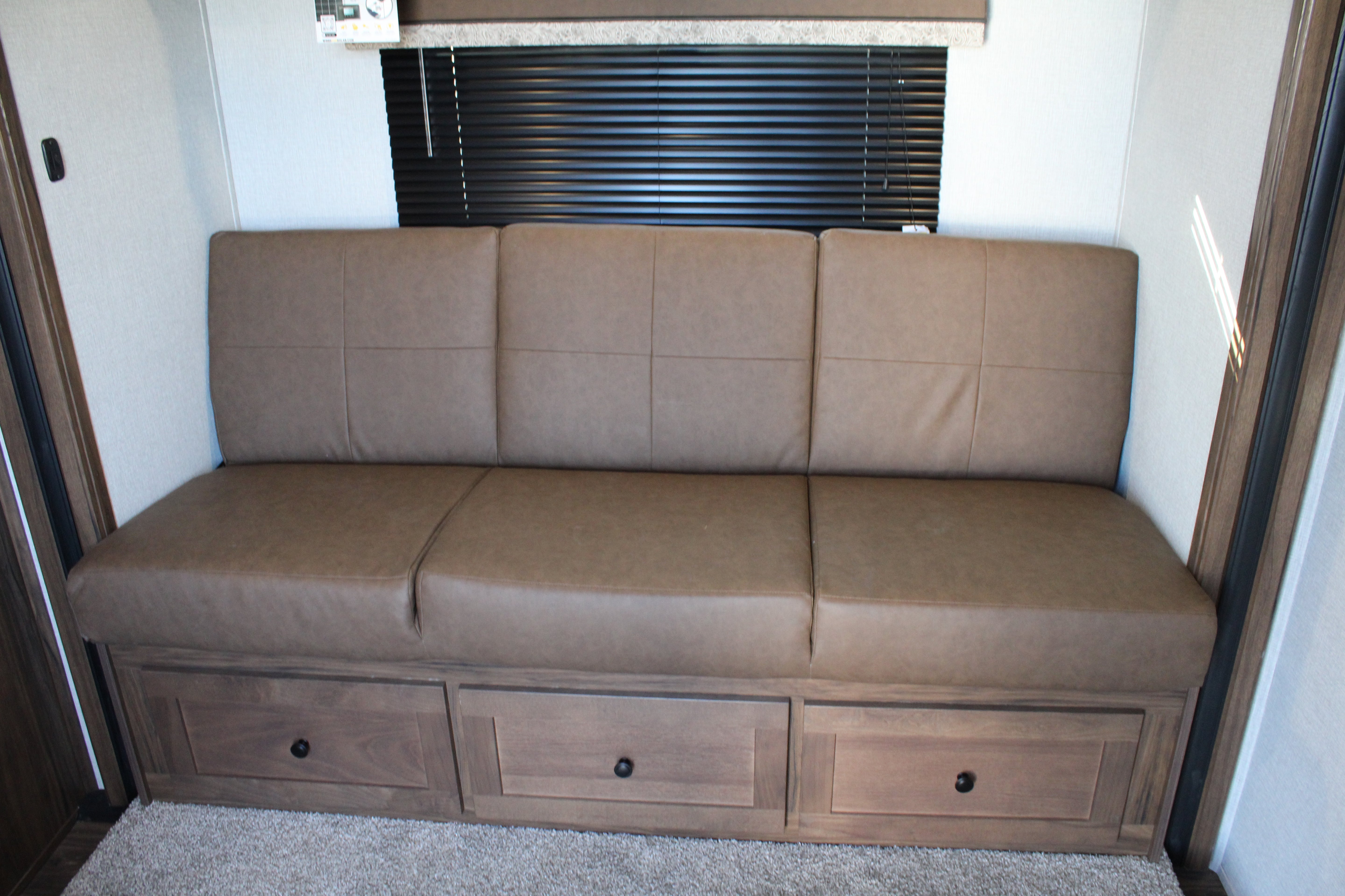 Bison Ranger 7411.S Horse Trailer w/Living Quarters