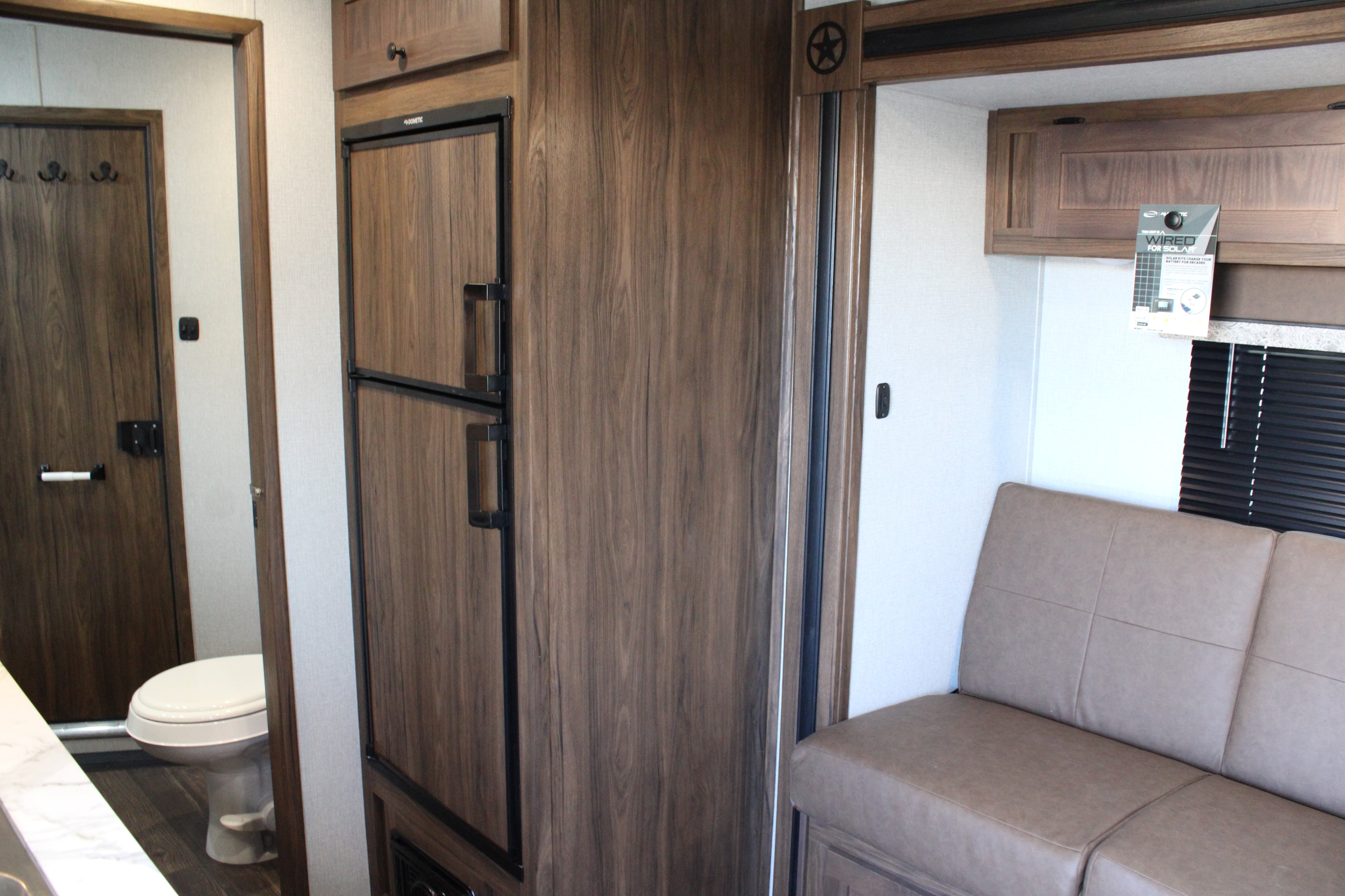 Bison Ranger 7411.S Horse Trailer w/Living Quarters