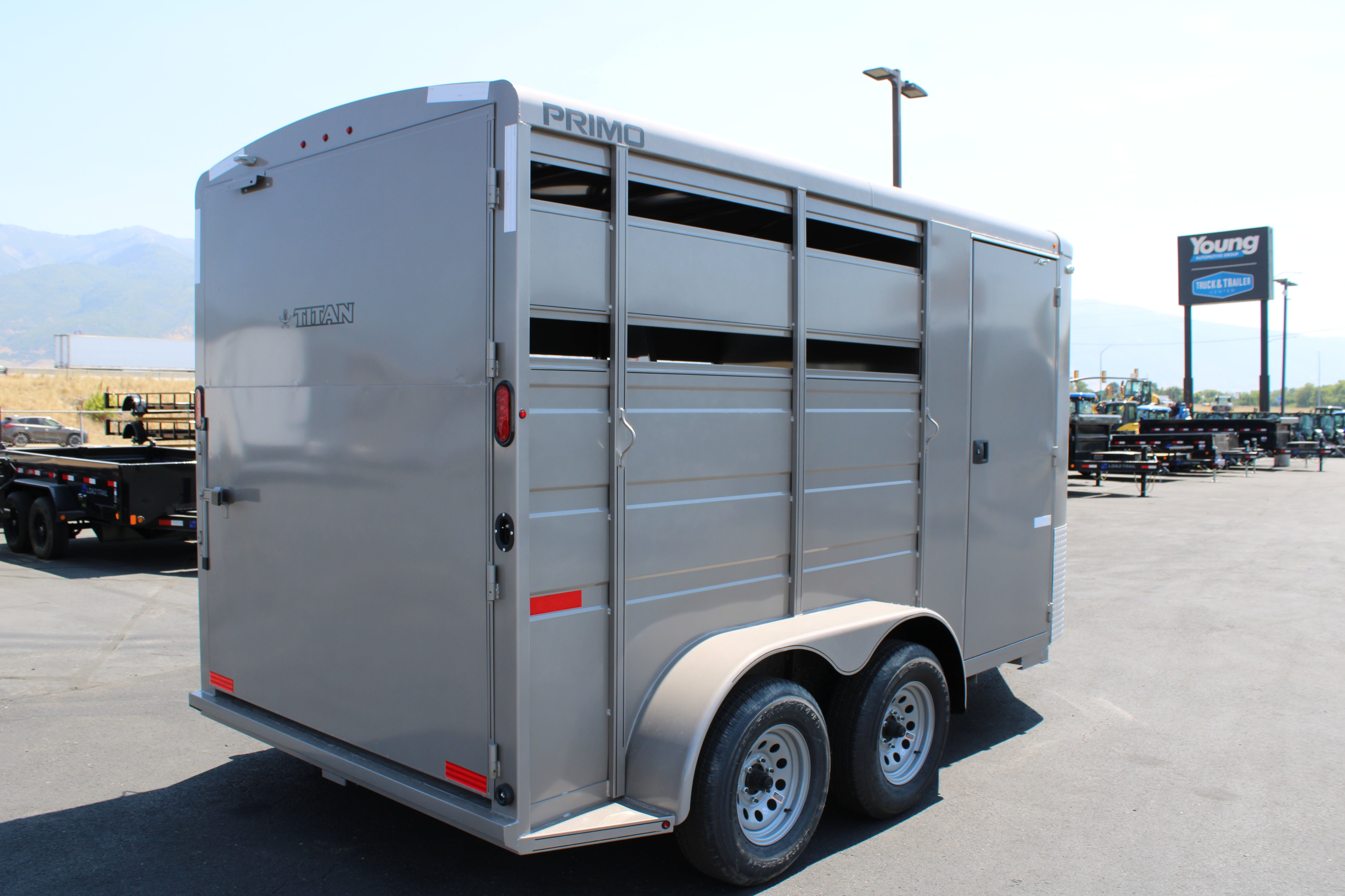 2025 Titan Primo 2H Horse Trailer