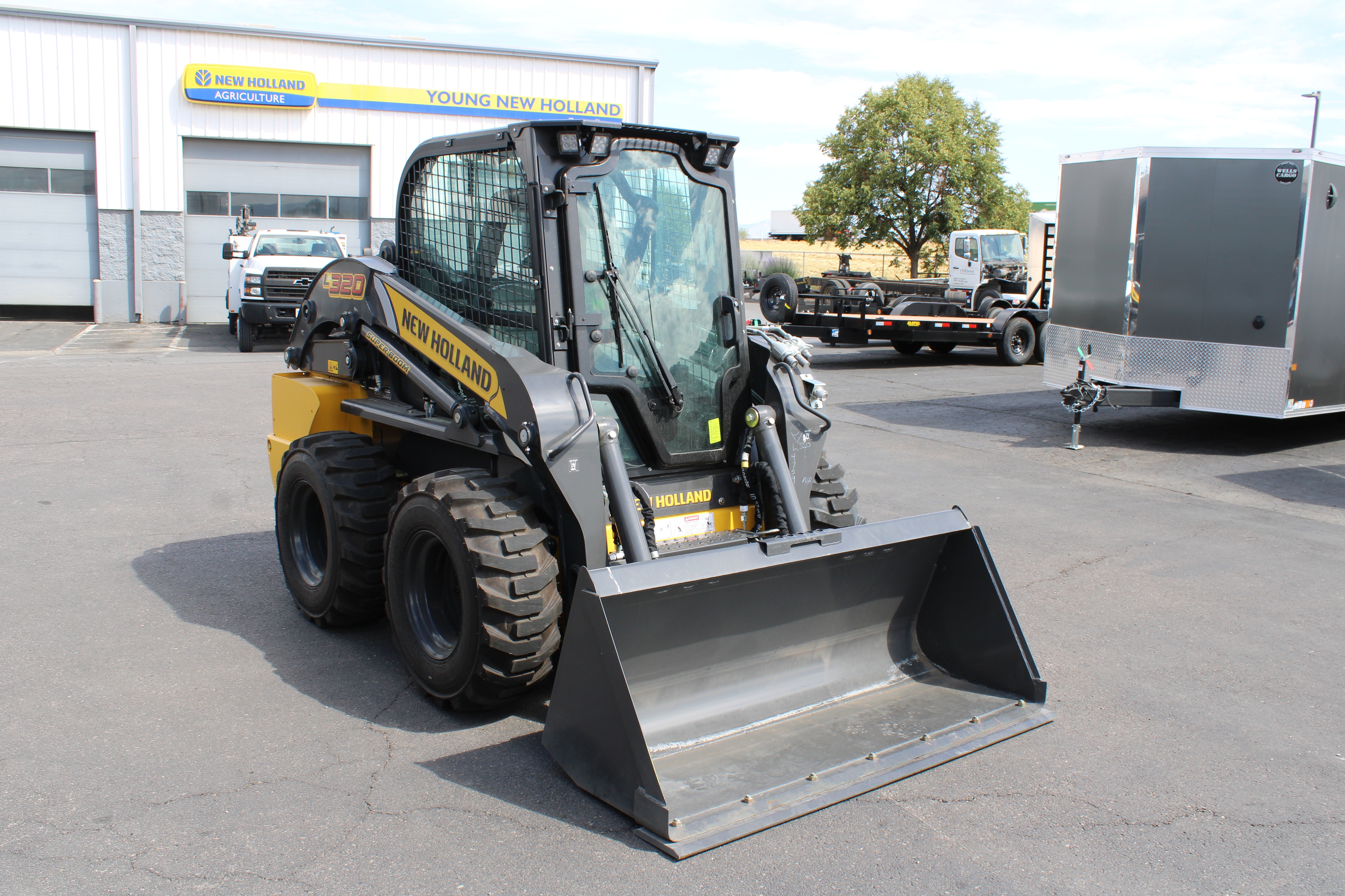 New Holland Skidsteer L320