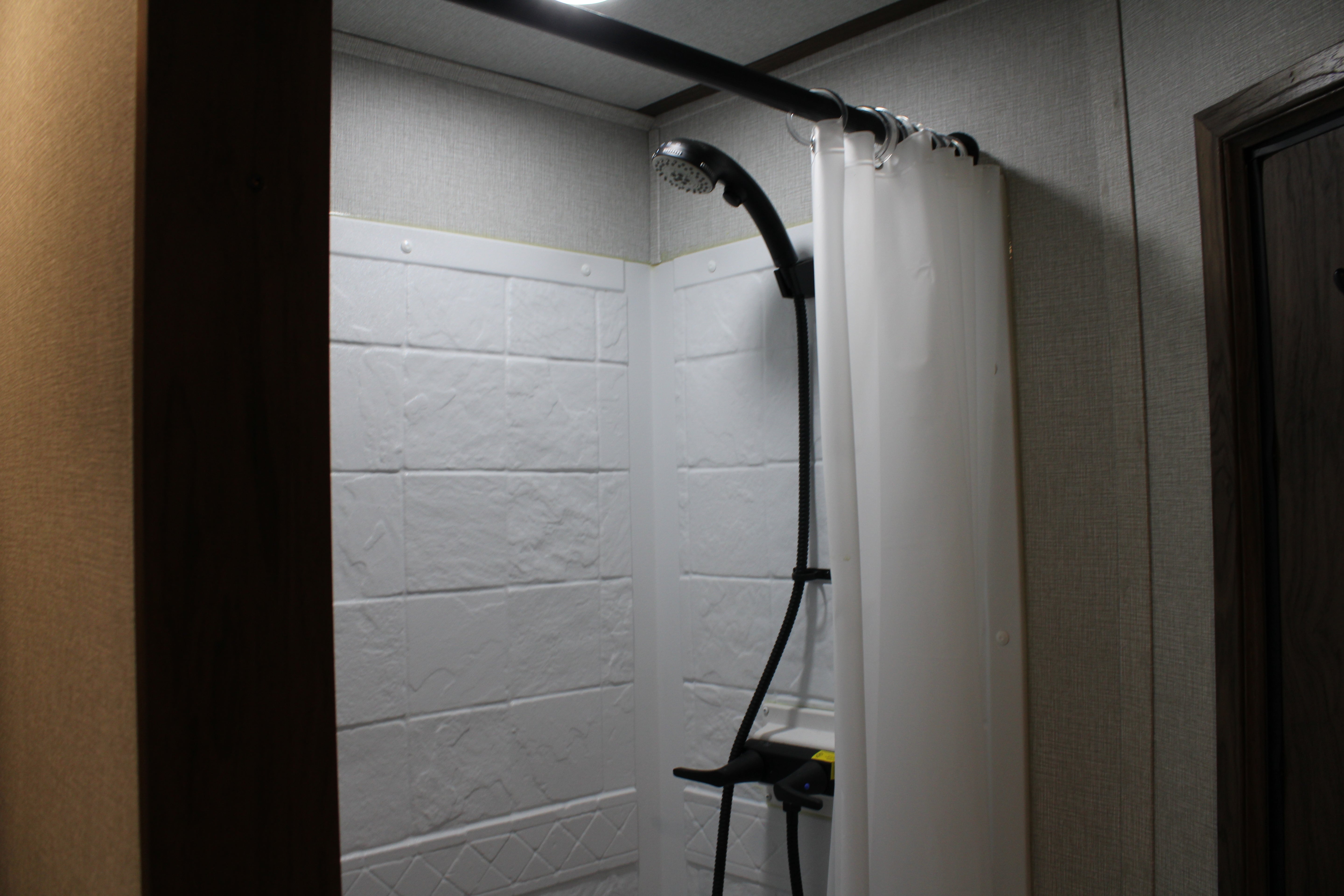 Bison Ranger 7411.S Horse Trailer w/Living Quarters