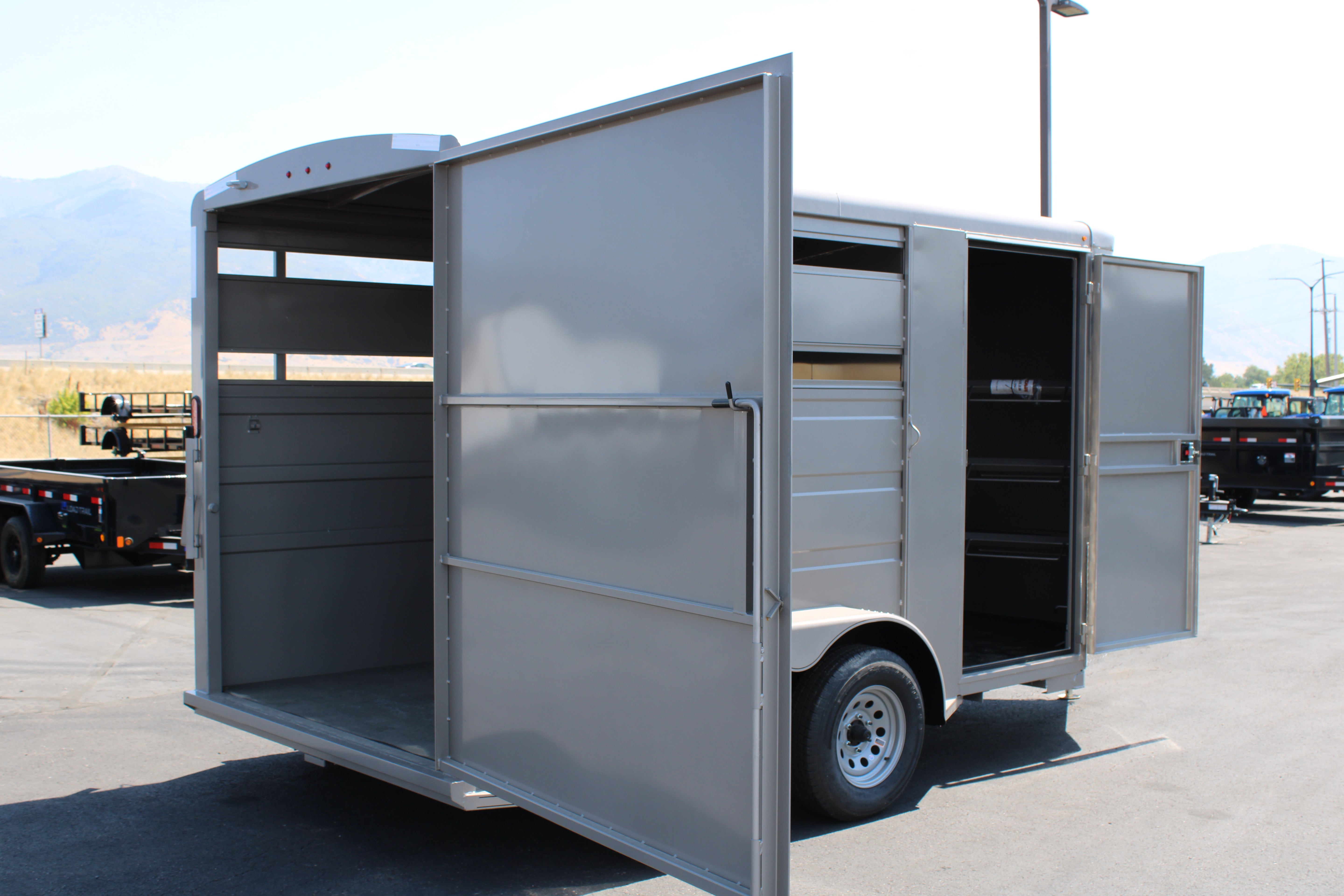 2025 Titan Primo 2H Horse Trailer