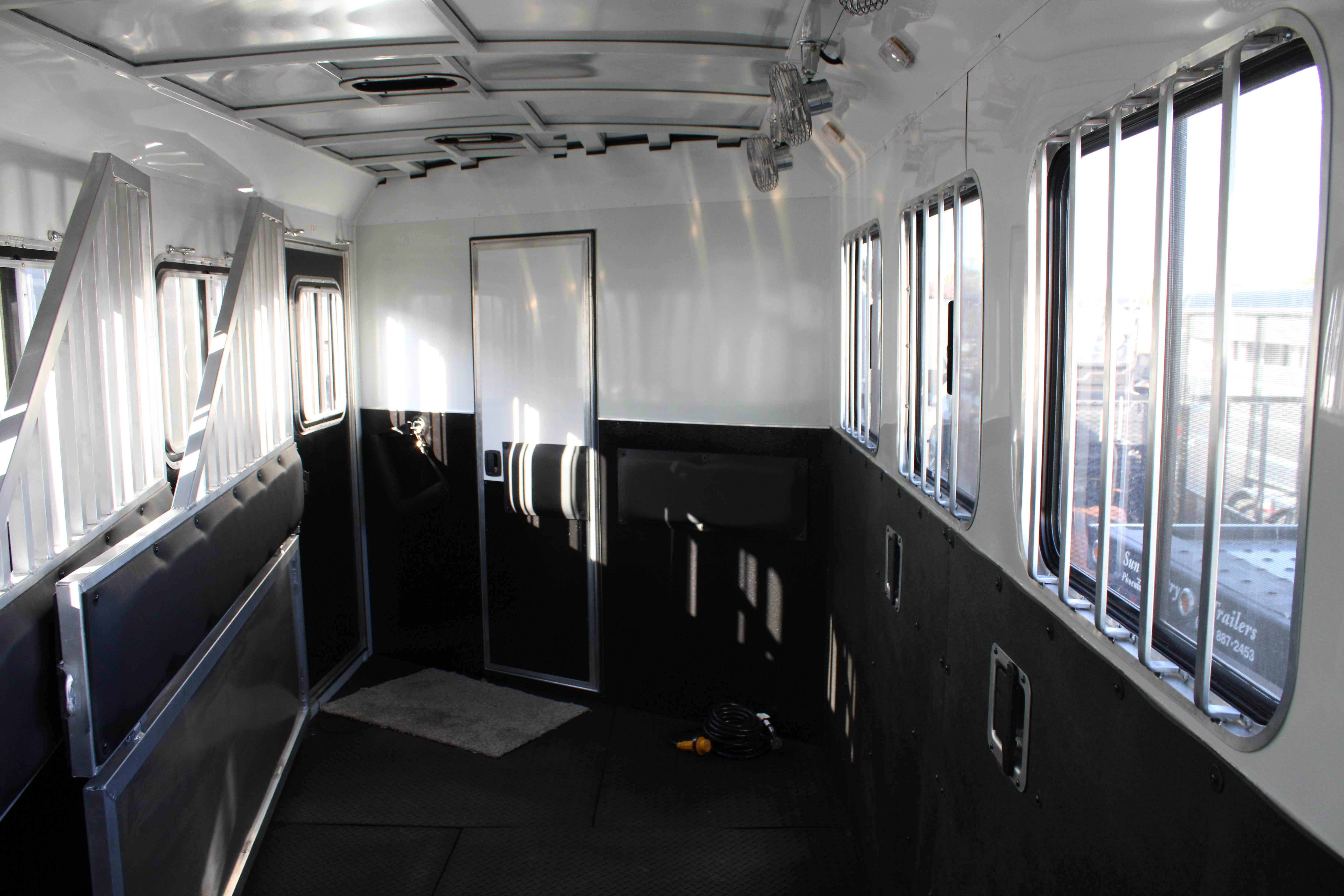 Bison Ranger 7411.S Horse Trailer w/Living Quarters