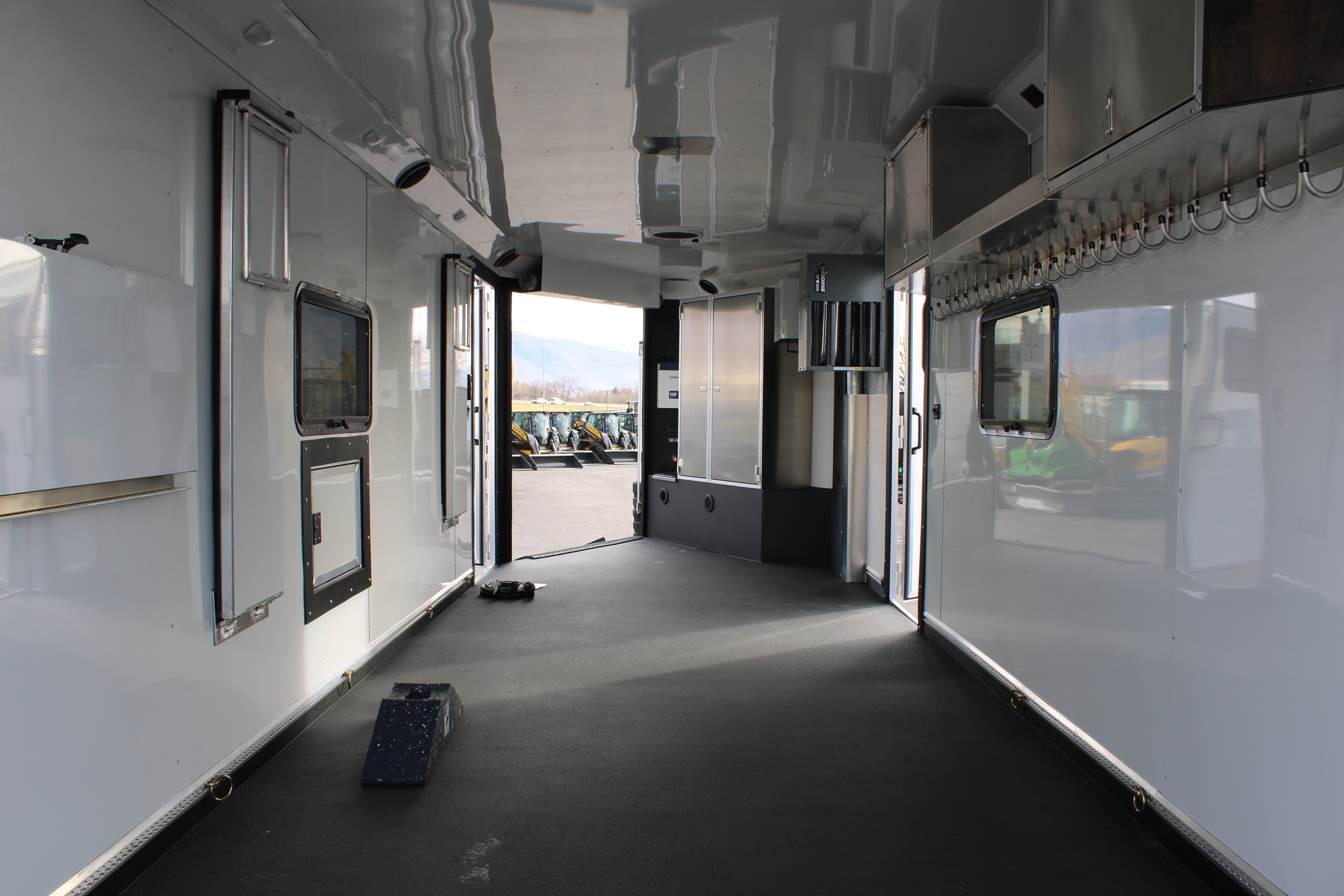 Logan Coach 29' HP Trailer