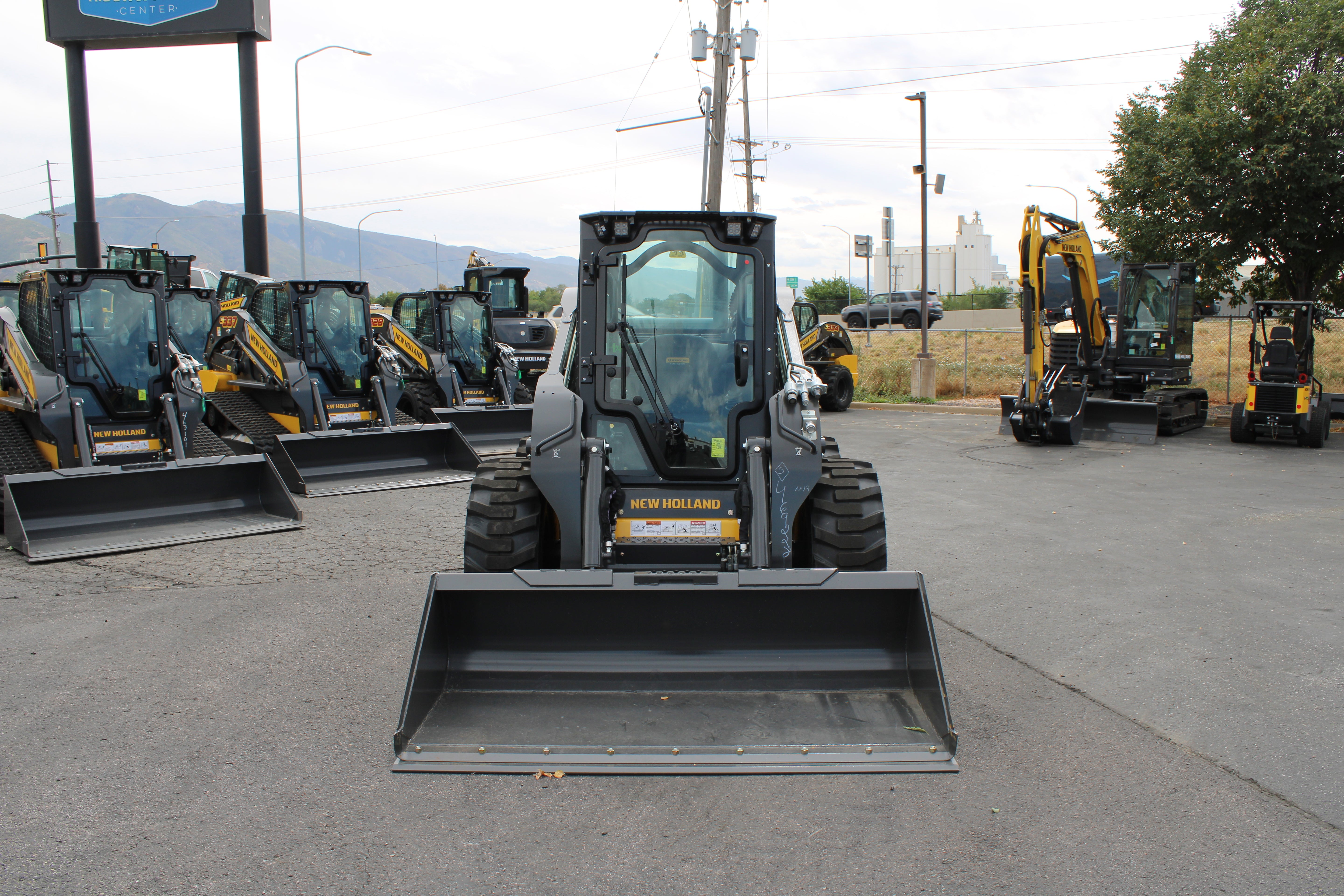 New Holland L328 Skidsteer
