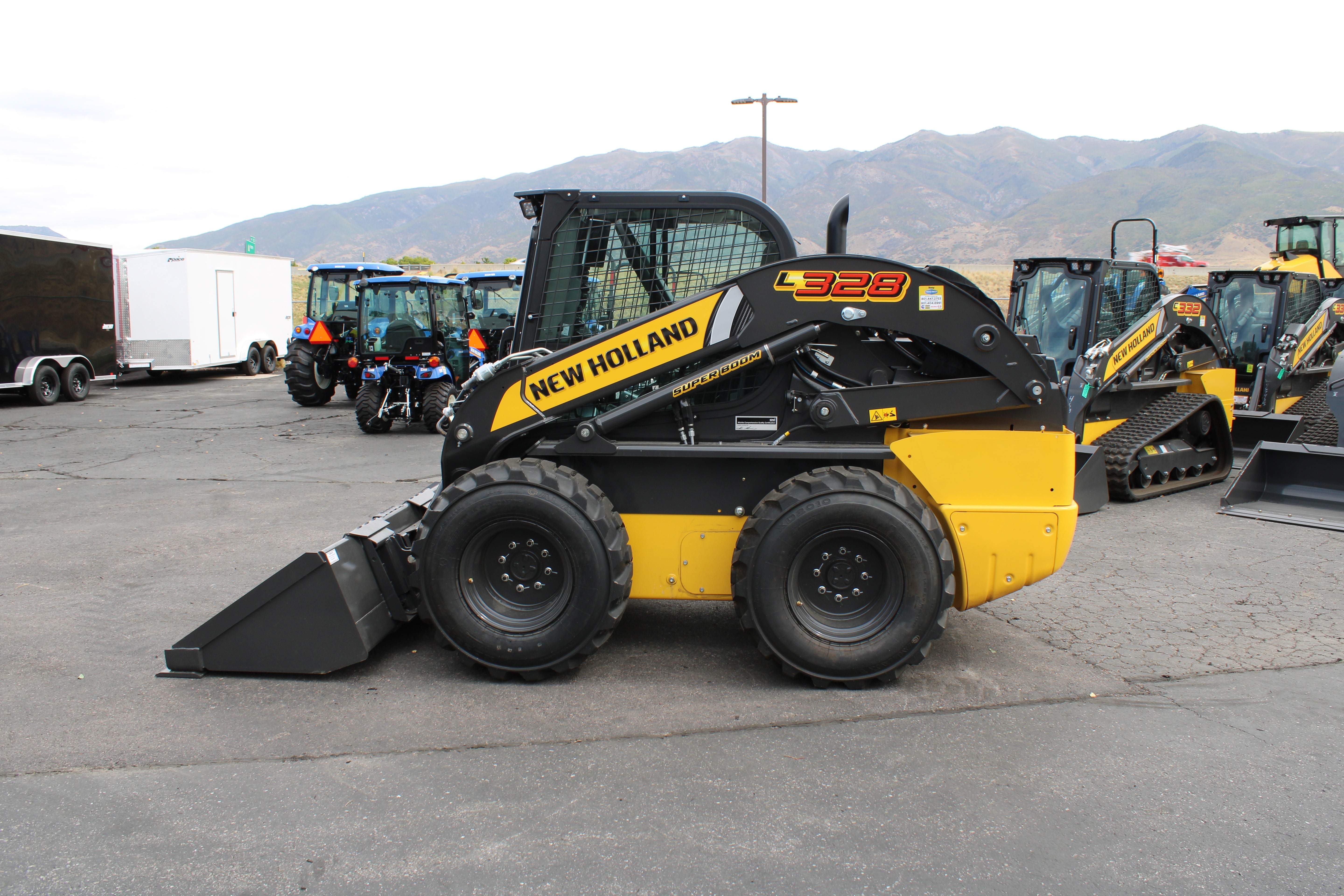 New Holland L328 Skidsteer