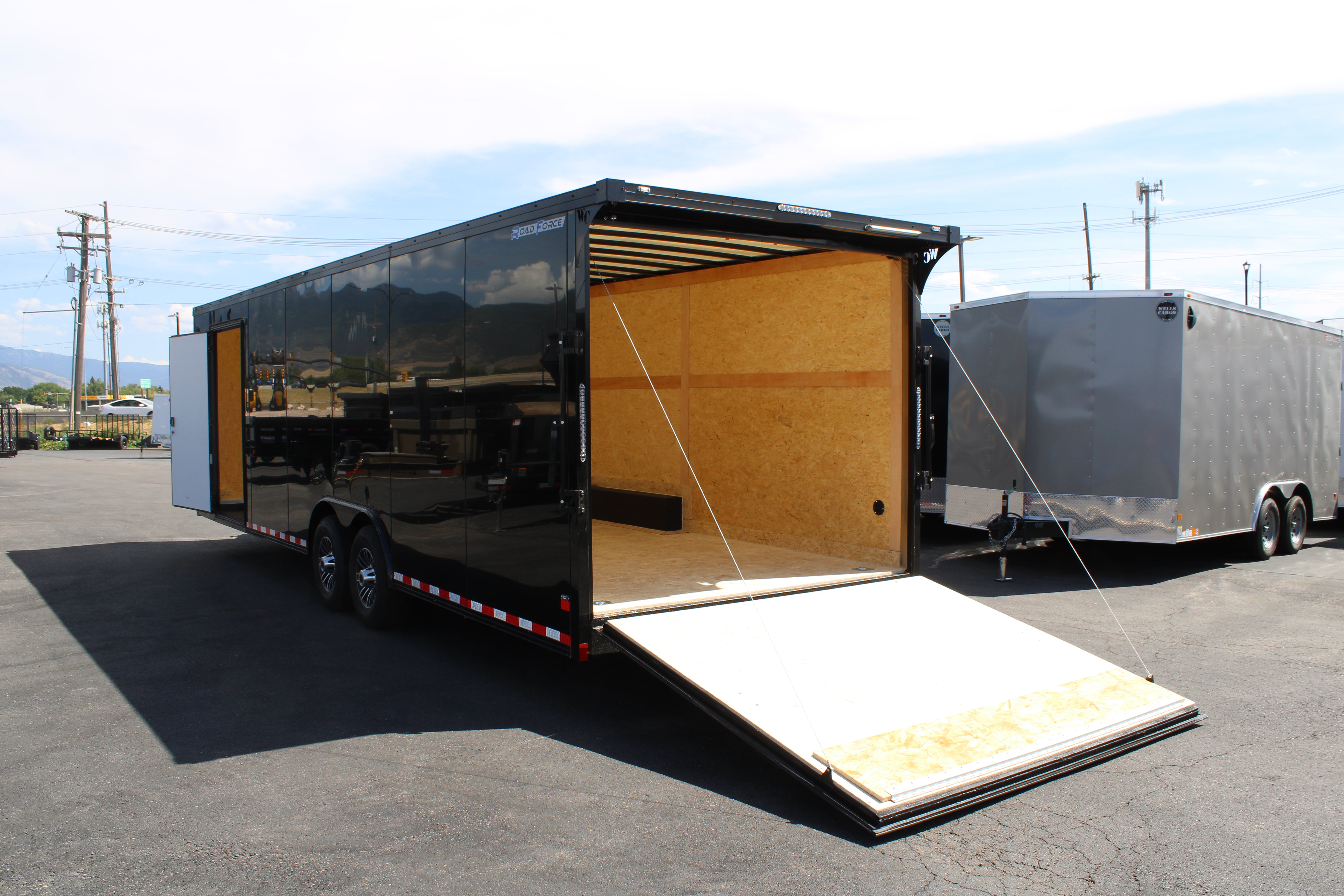 Wells Cargo Roadforce 28'