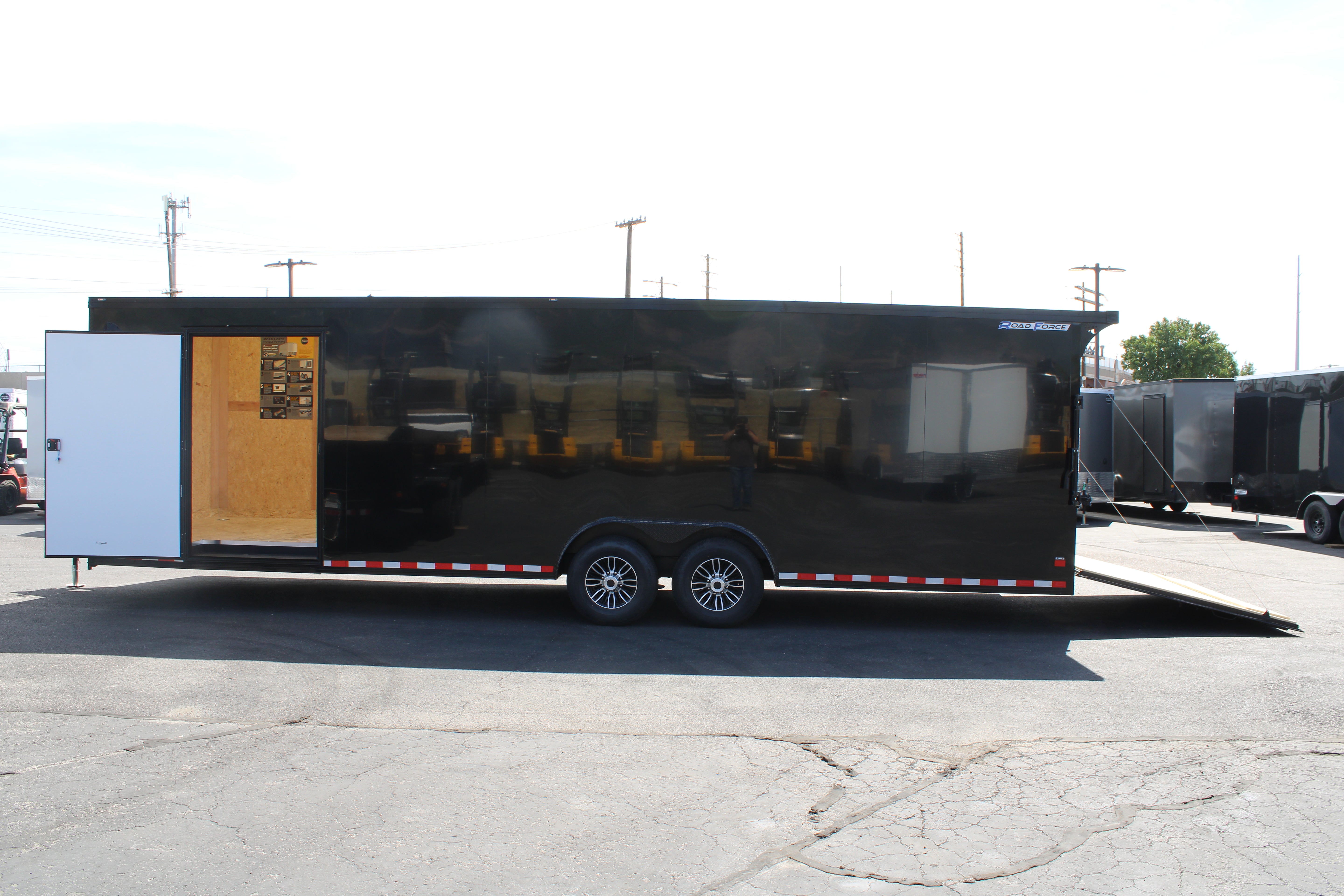 Wells Cargo Roadforce 28'