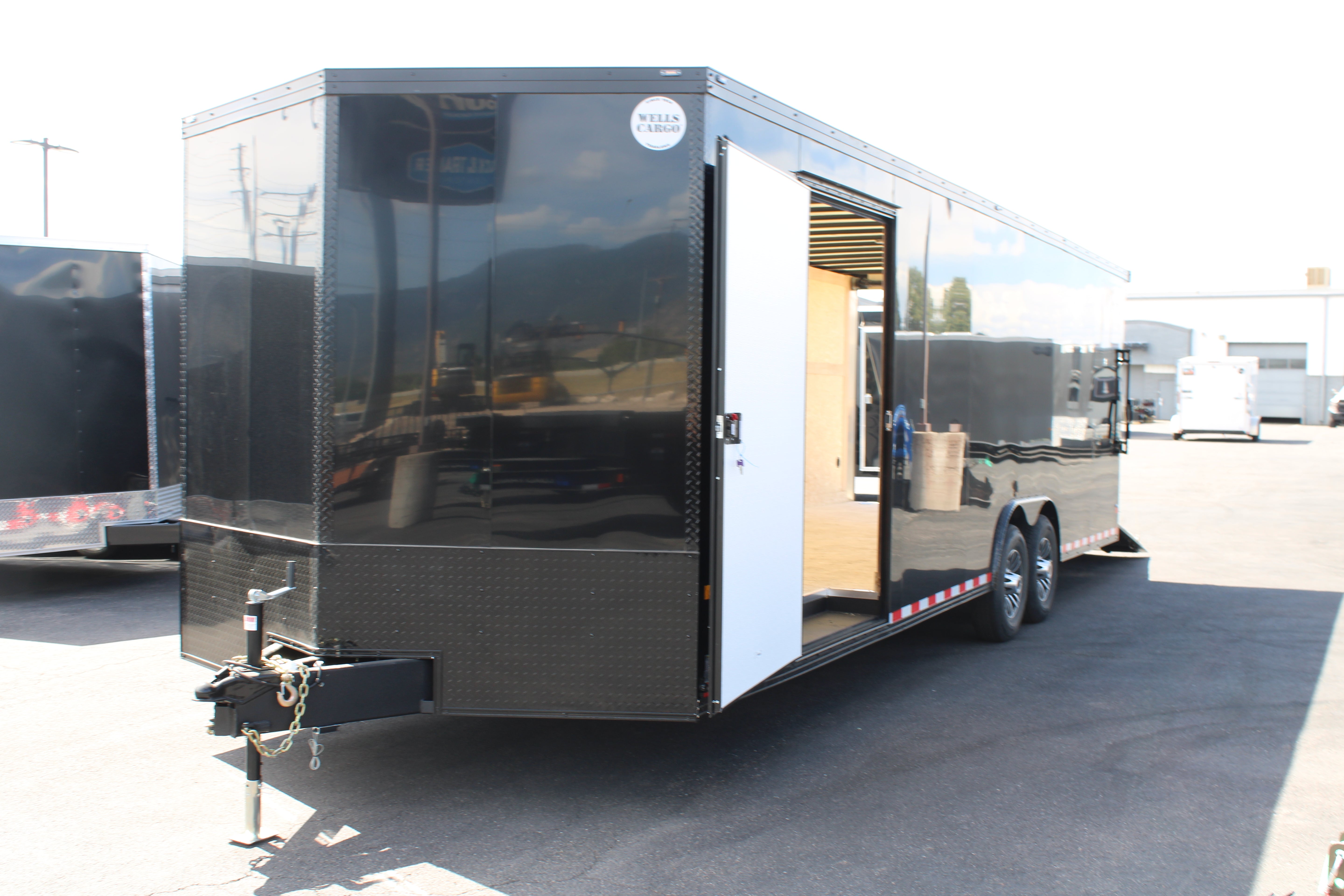 Wells Cargo Roadforce 28'