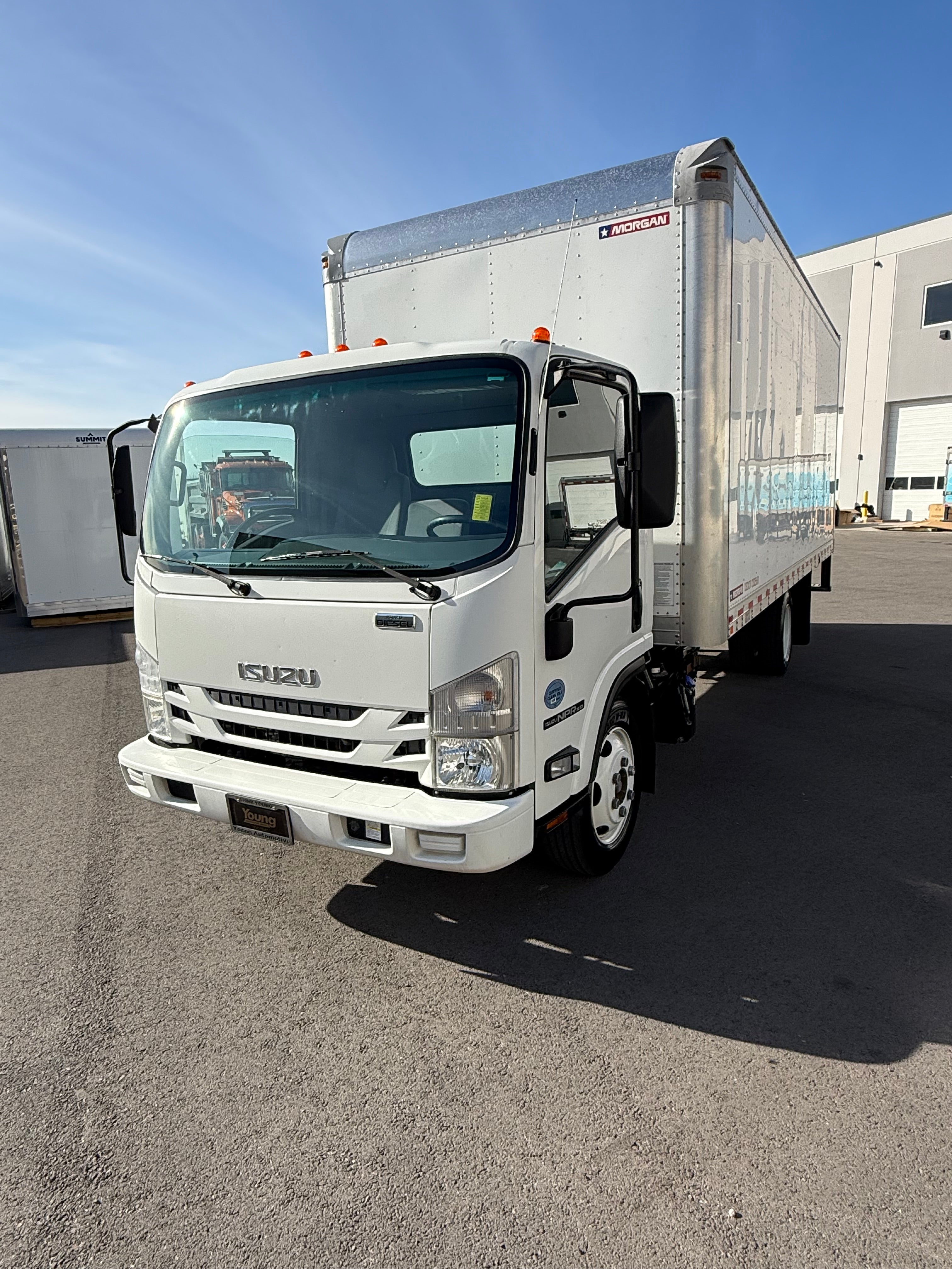 USED 2017 ISUZU NPRXD 20' BOX TRUCK
