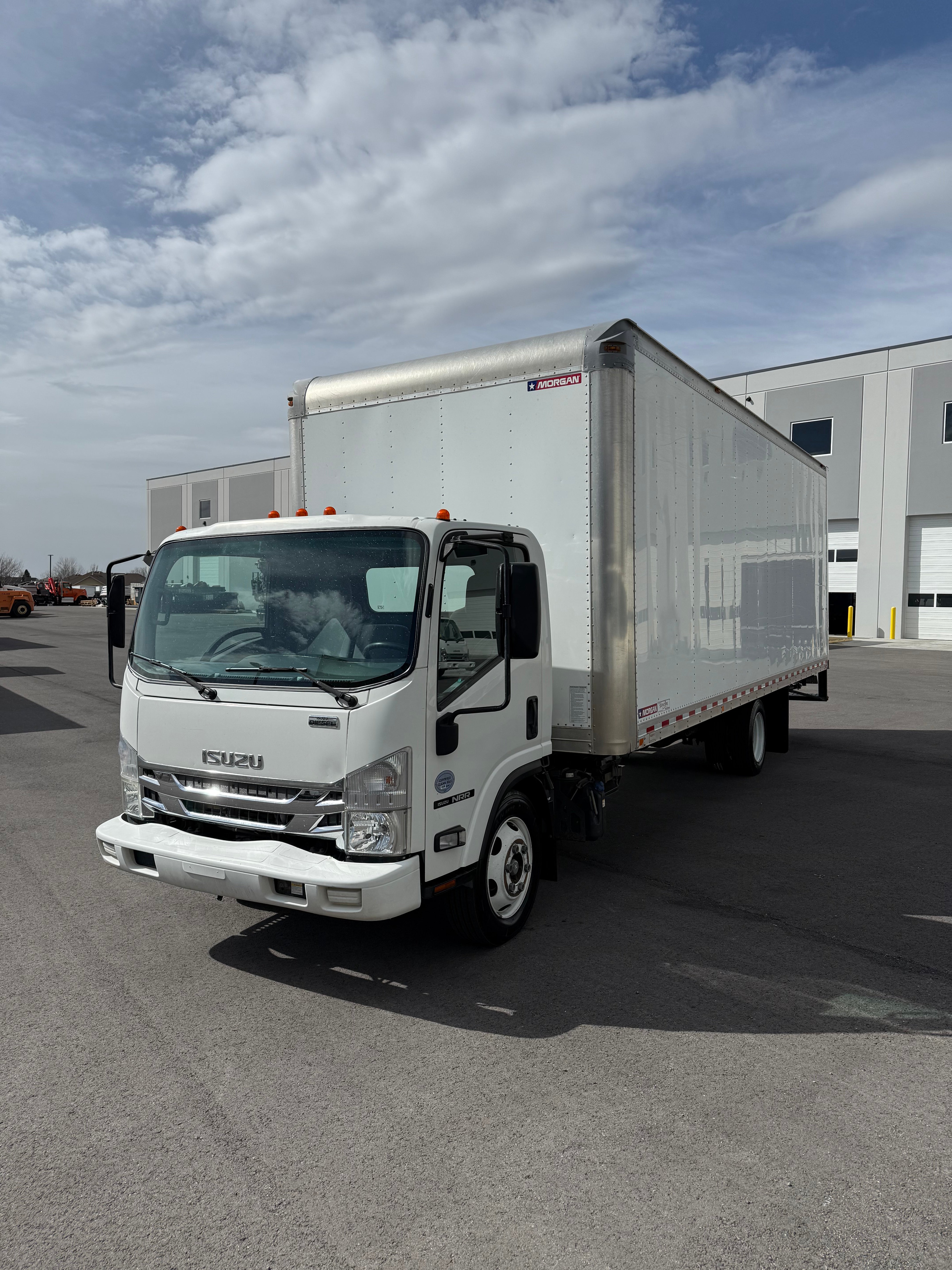 2017 Isuzu NRR 24' Box Truck