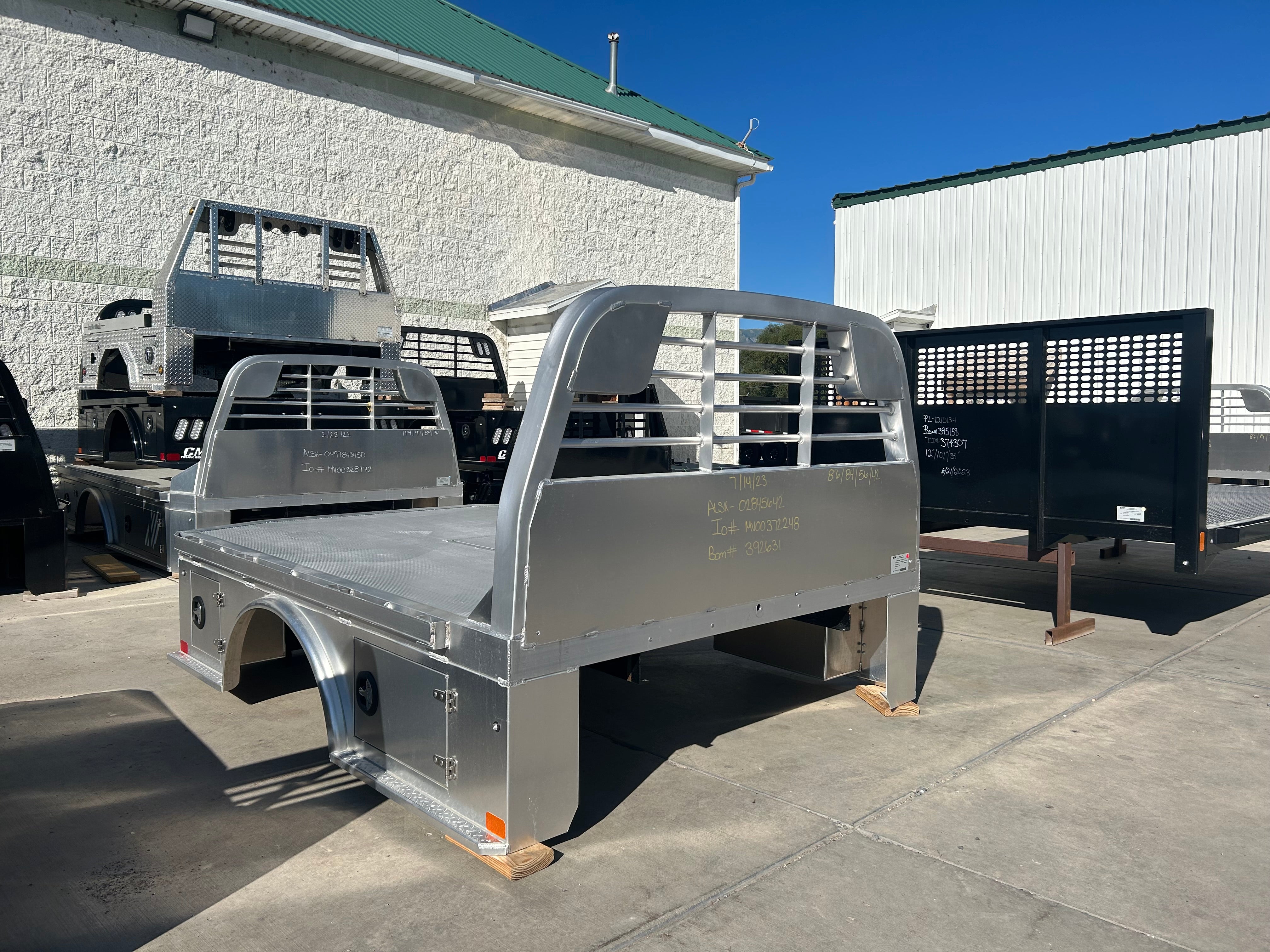 CM ALSK 7X8.6 SKIRTED TRUCK BED