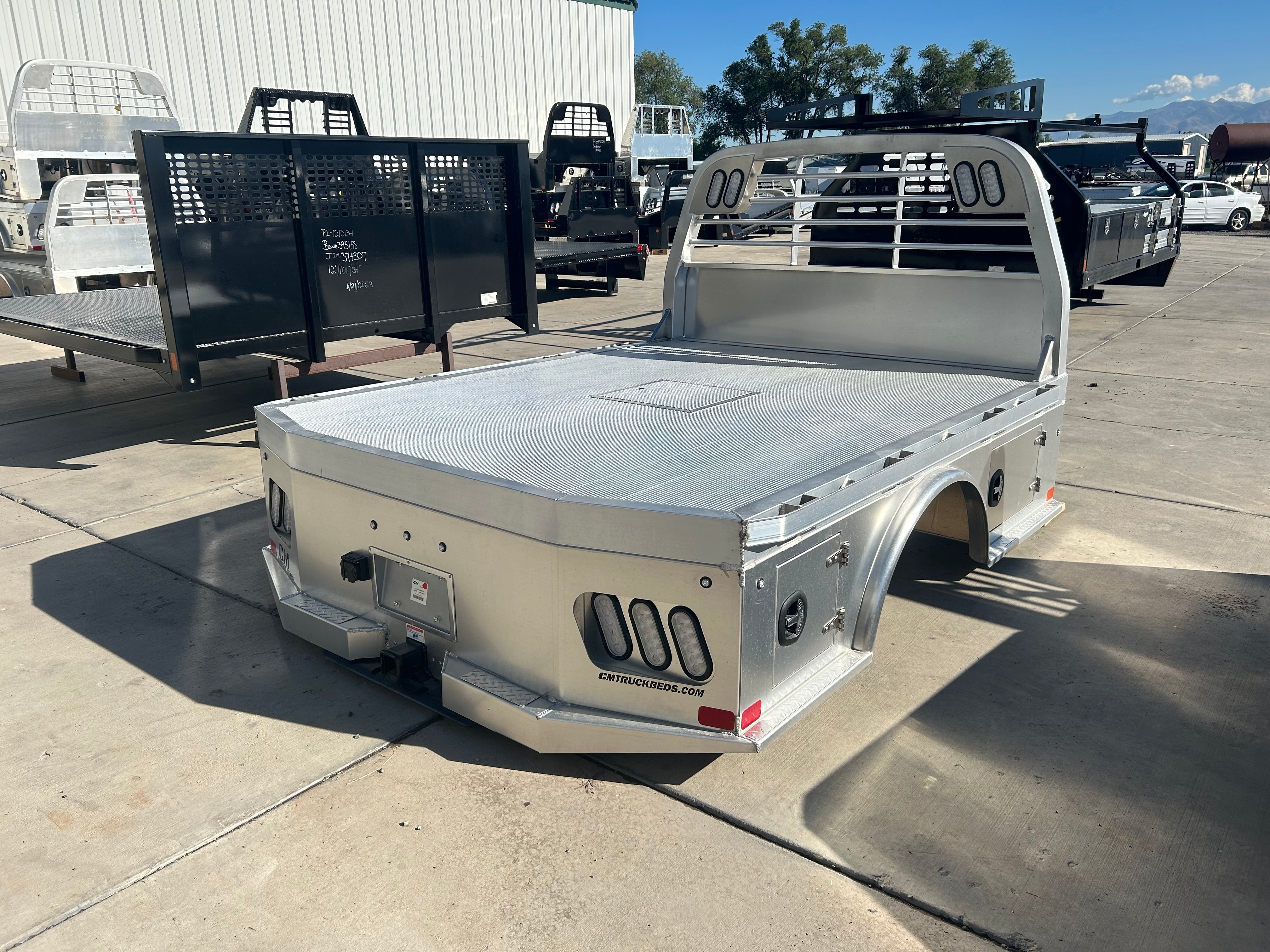 CM ALSK 7X8.6 SKIRTED TRUCK BED