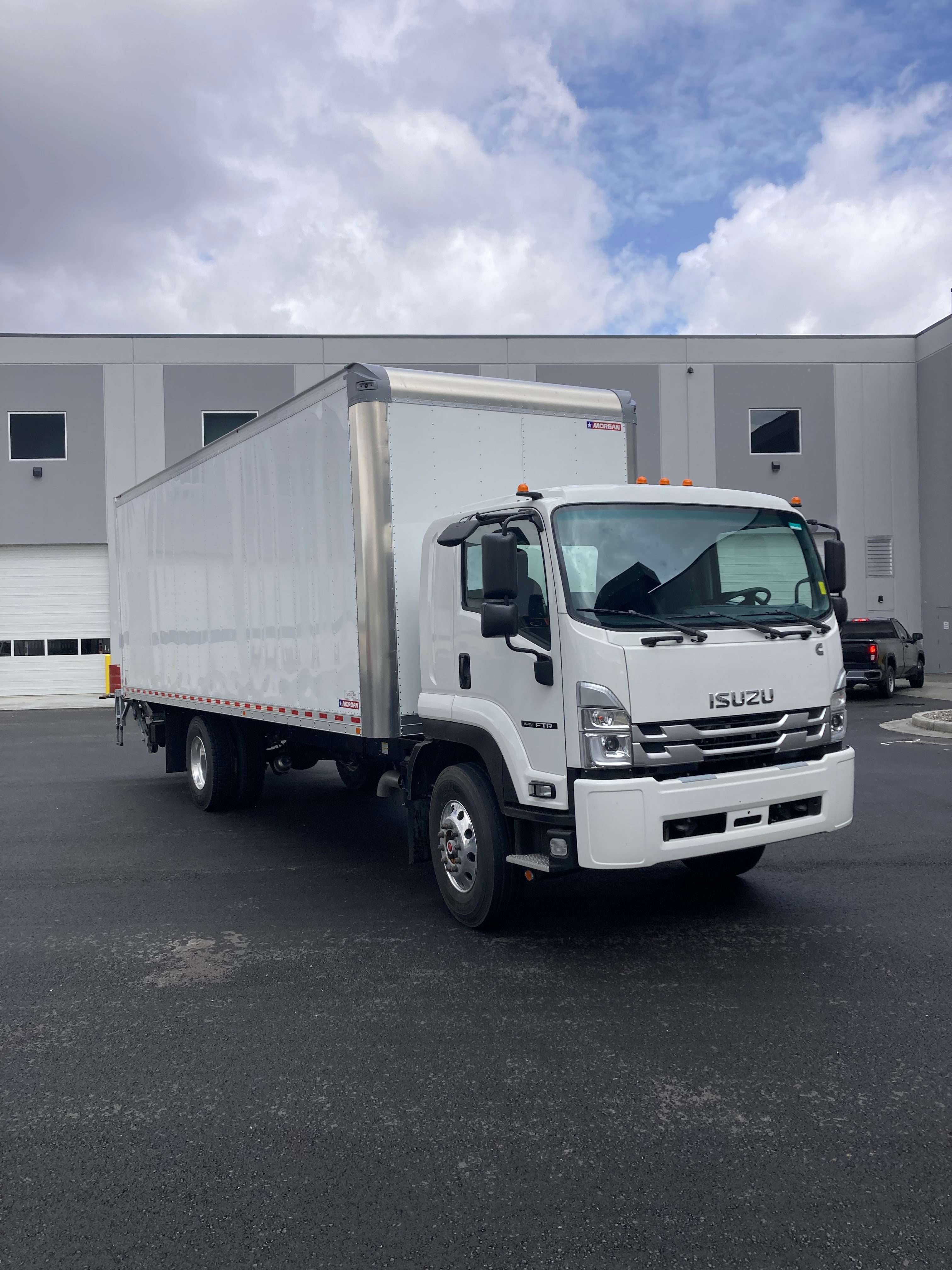 2024 Isuzu FTR Diesel 26' Box Truck with Maxon Lift Gate