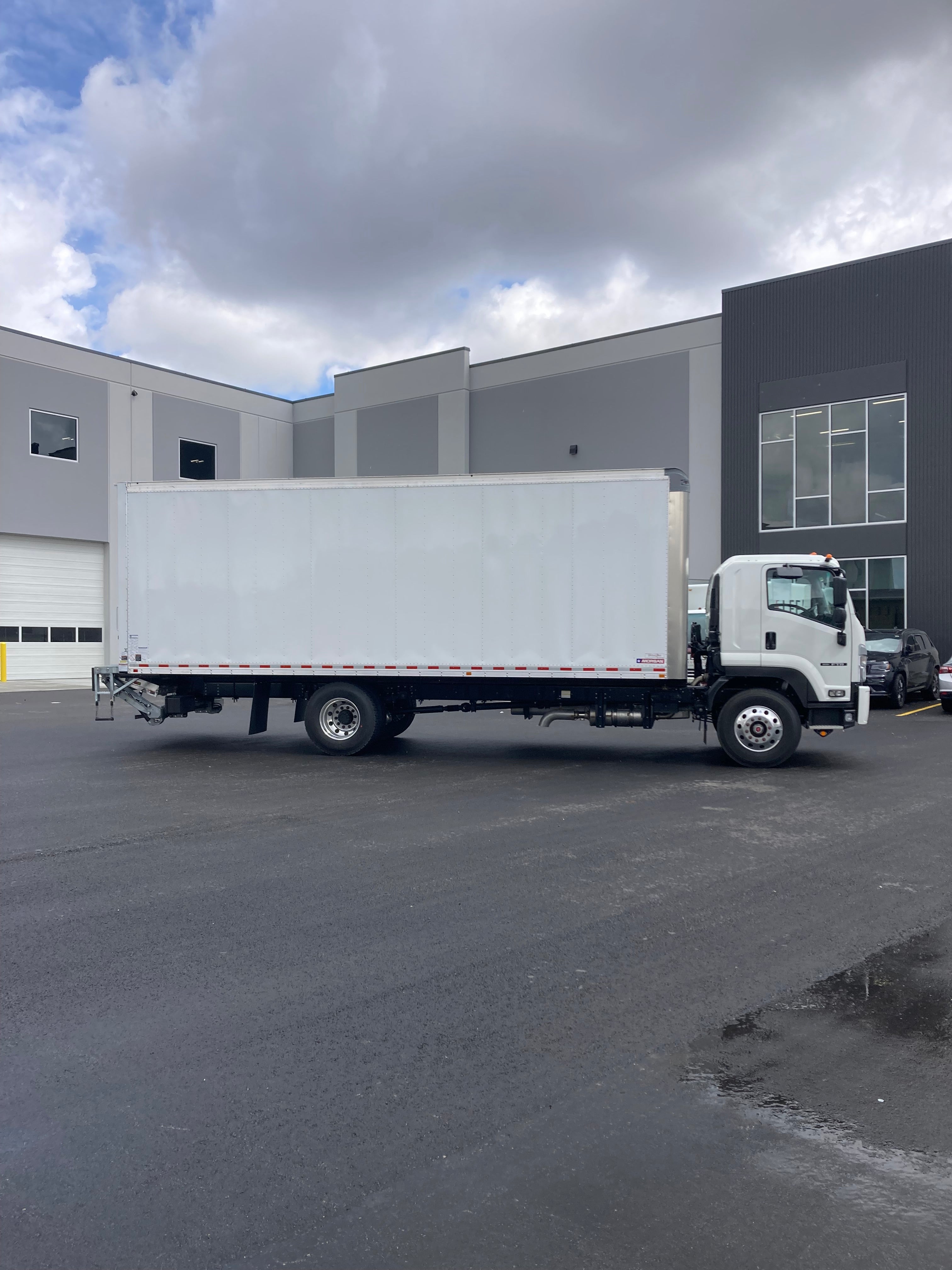 2024 Isuzu FTR Diesel 26' Box Truck with Maxon Lift Gate