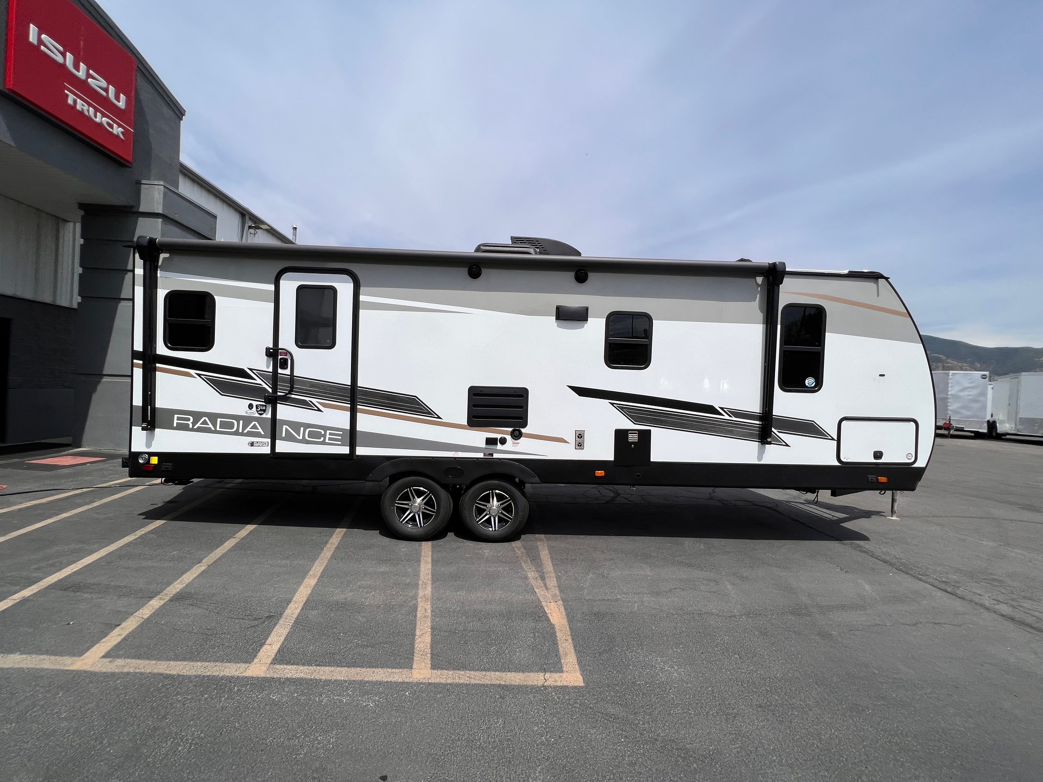 NEW !! Cruiser Radiance 25RB RV Trailer