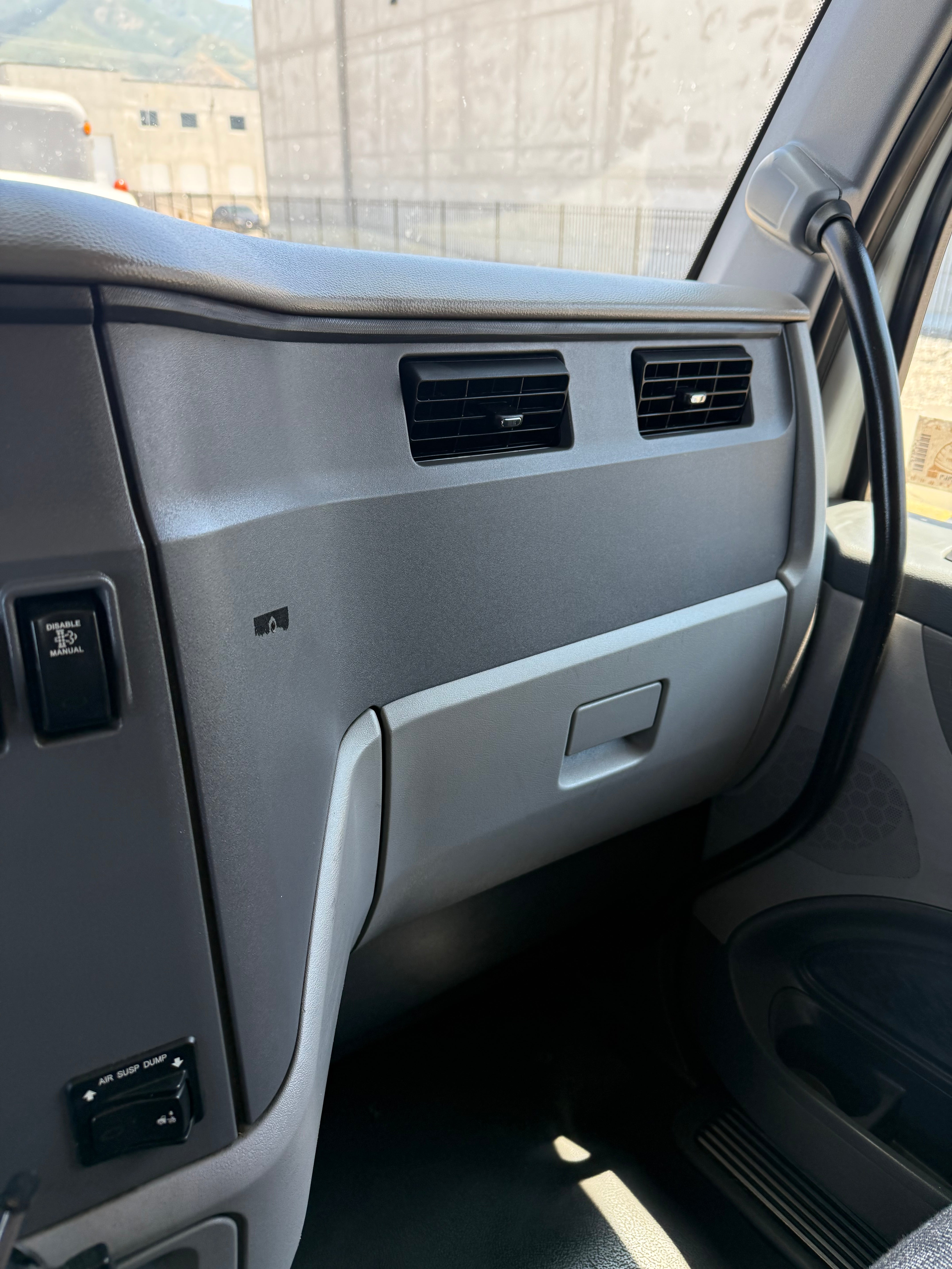 Used 2016 Peterbilt 579 Sleeper Truck