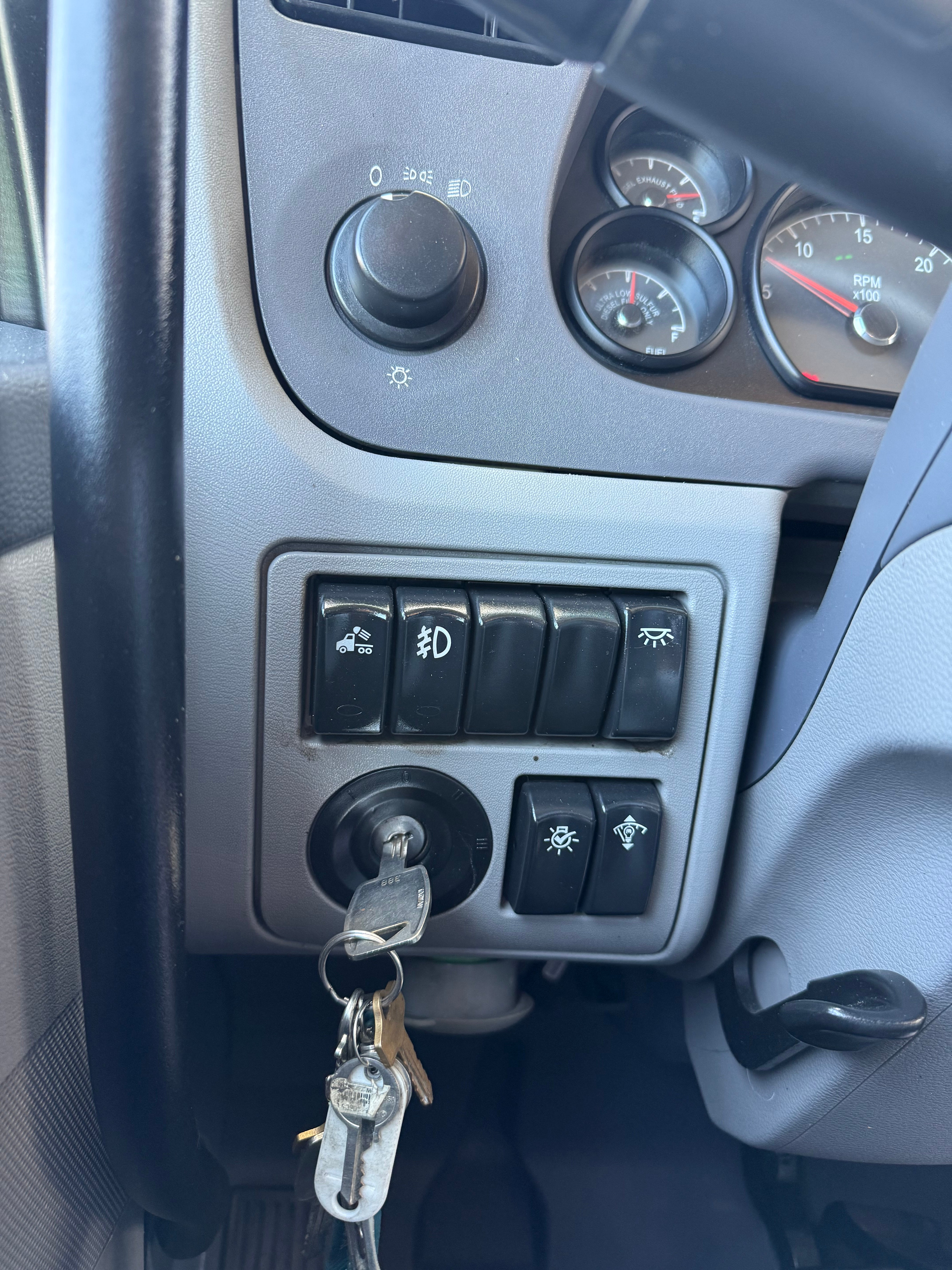 Used 2016 Peterbilt 579 Sleeper Truck