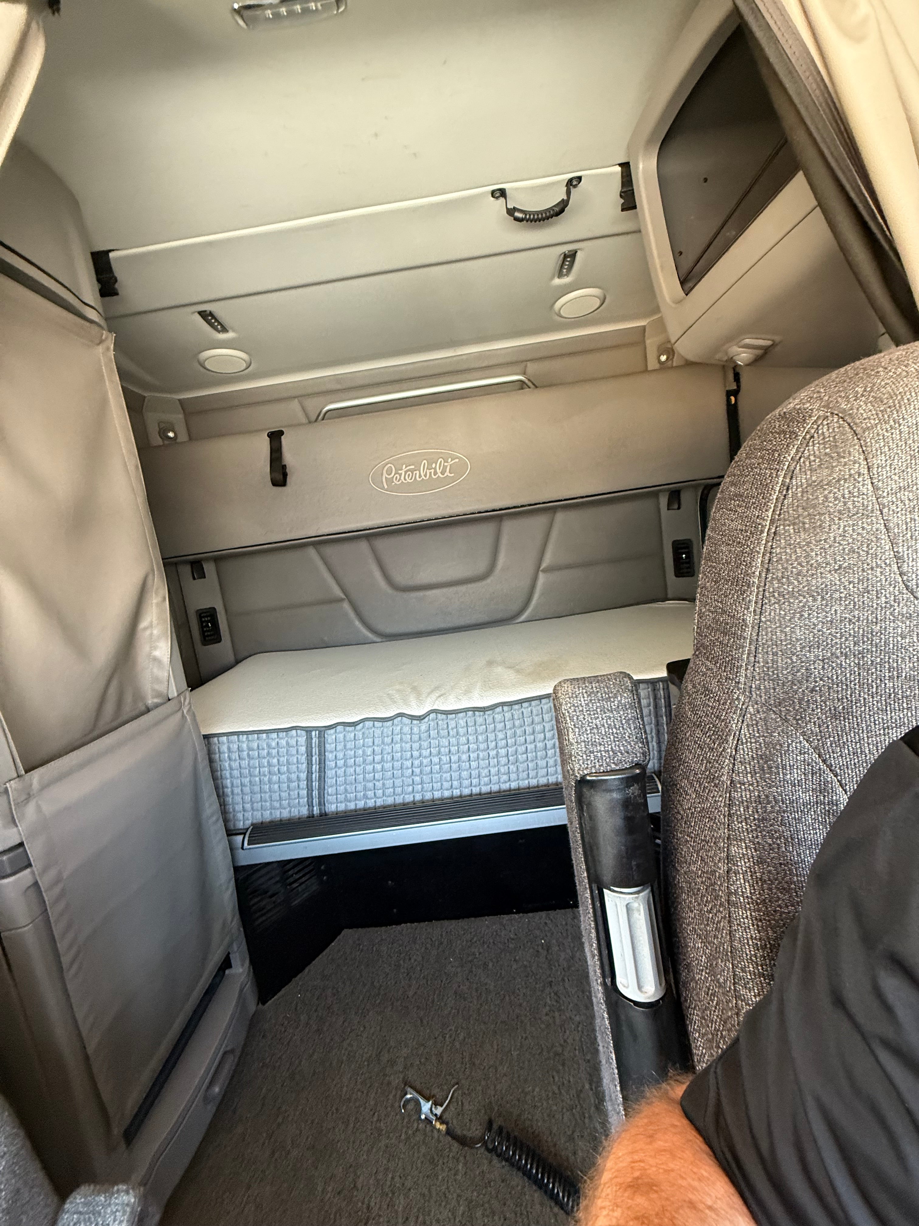 Used 2016 Peterbilt 579 Sleeper Truck