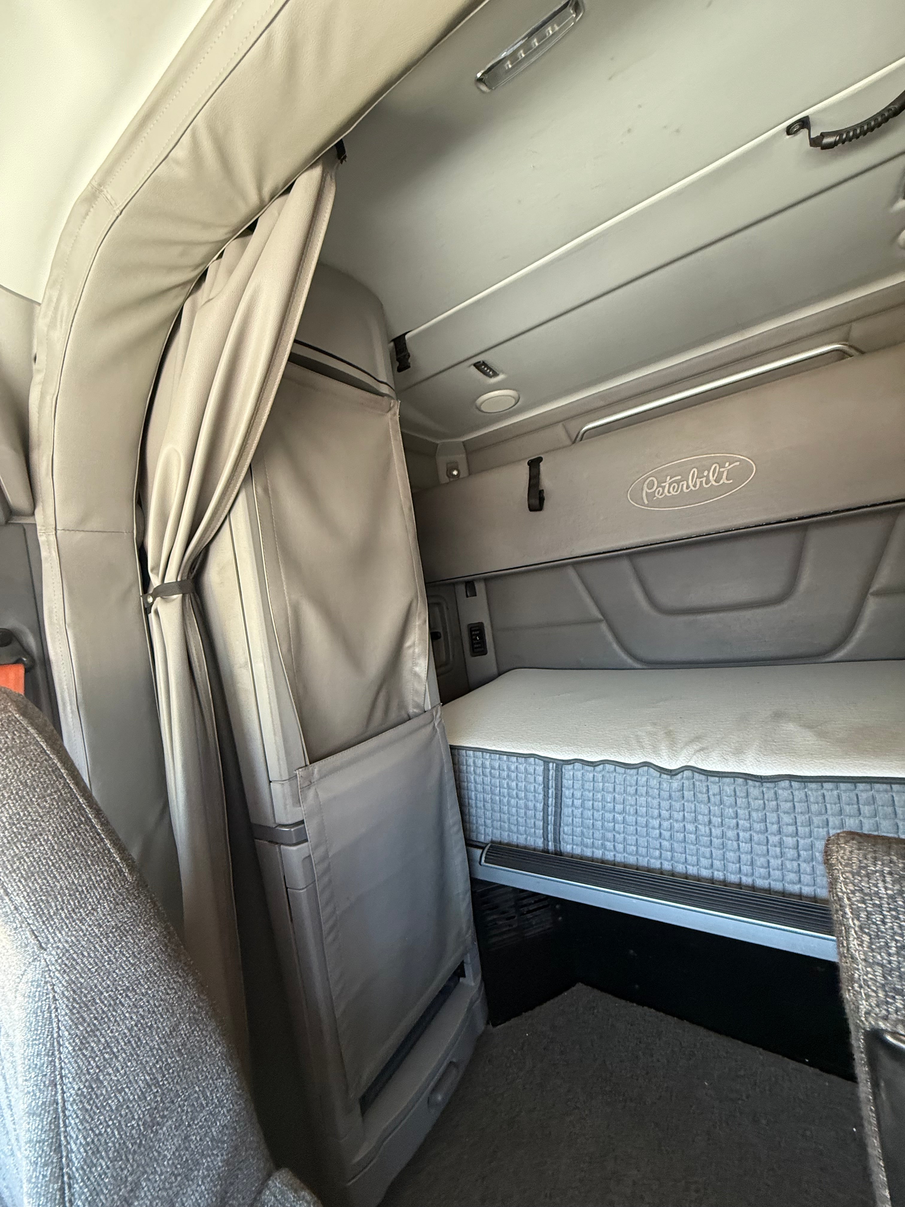 Used 2016 Peterbilt 579 Sleeper Truck