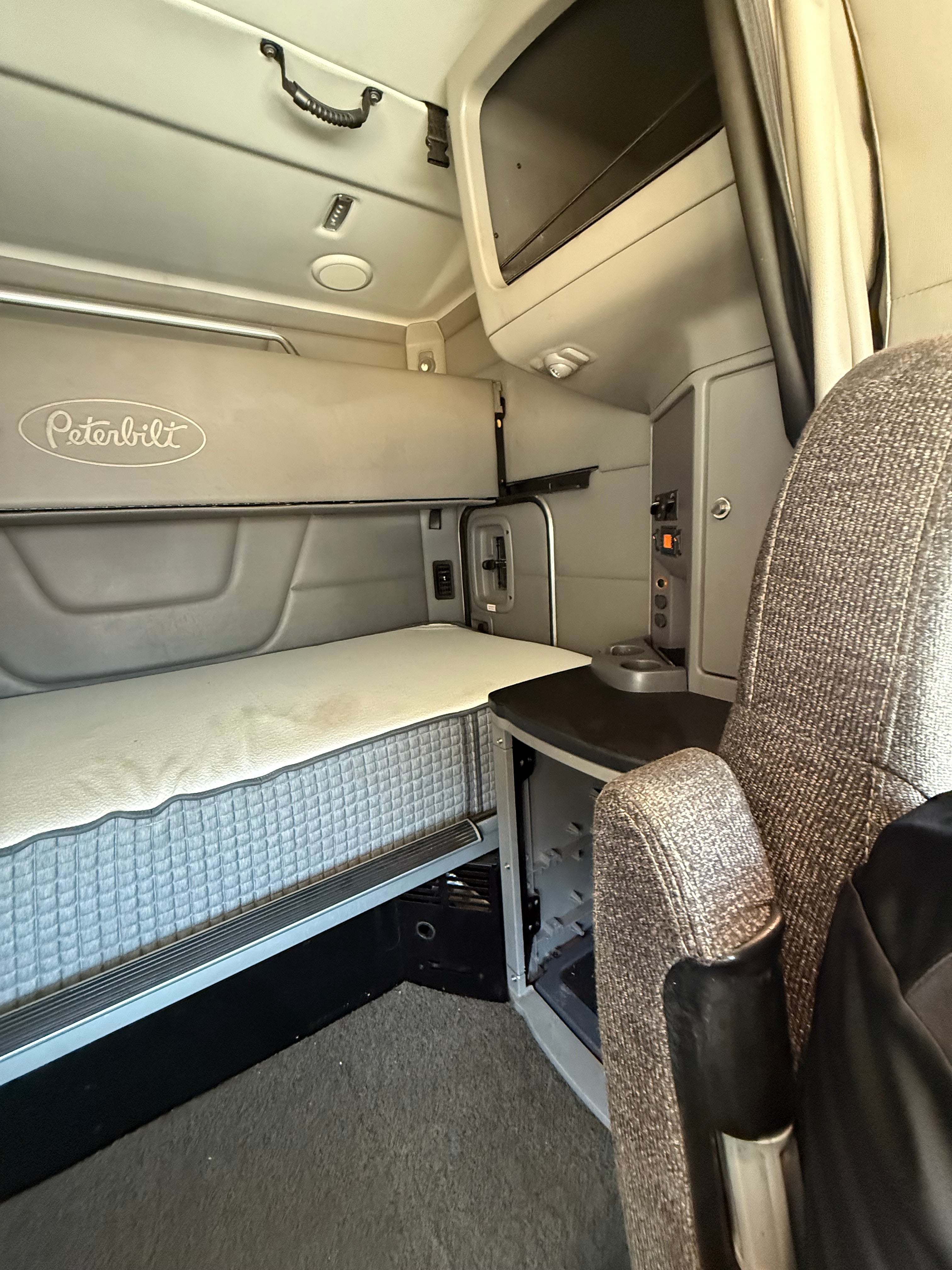 Used 2016 Peterbilt 579 Sleeper Truck