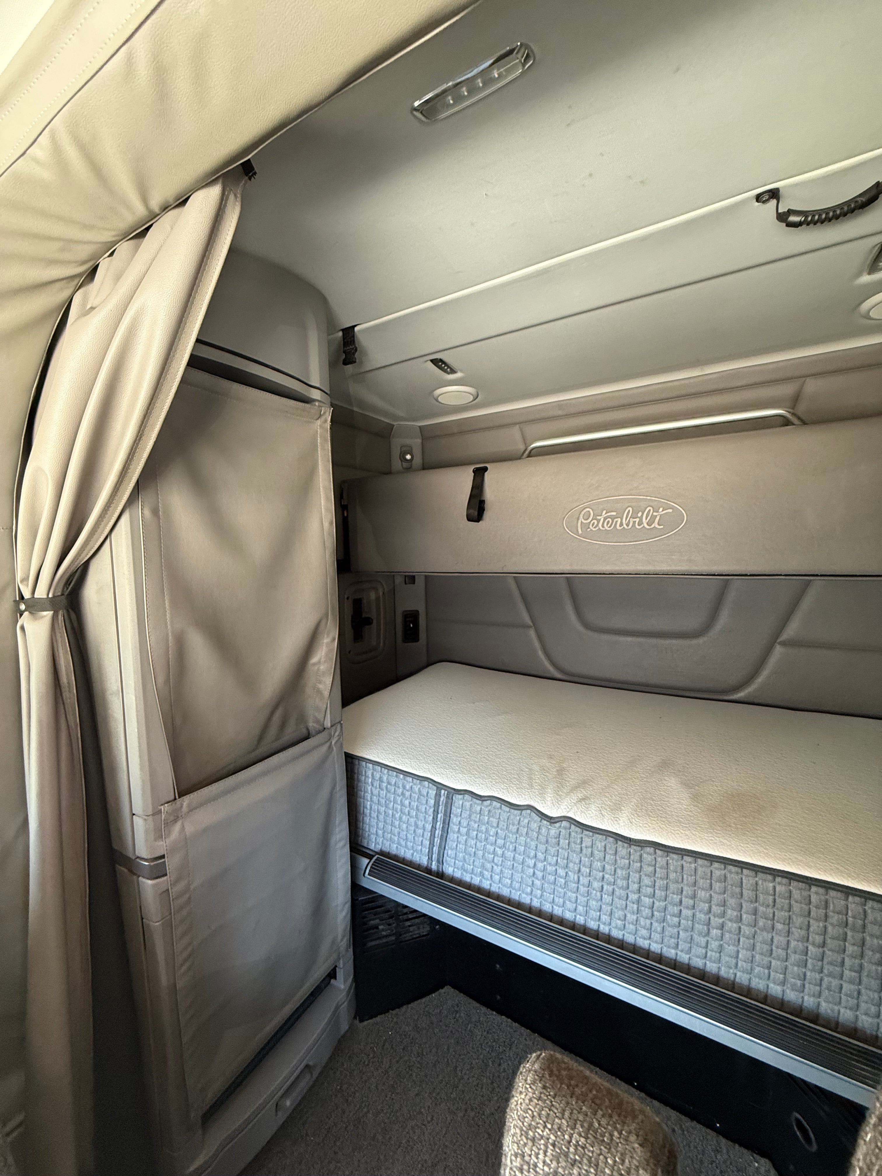 Used 2016 Peterbilt 579 Sleeper Truck