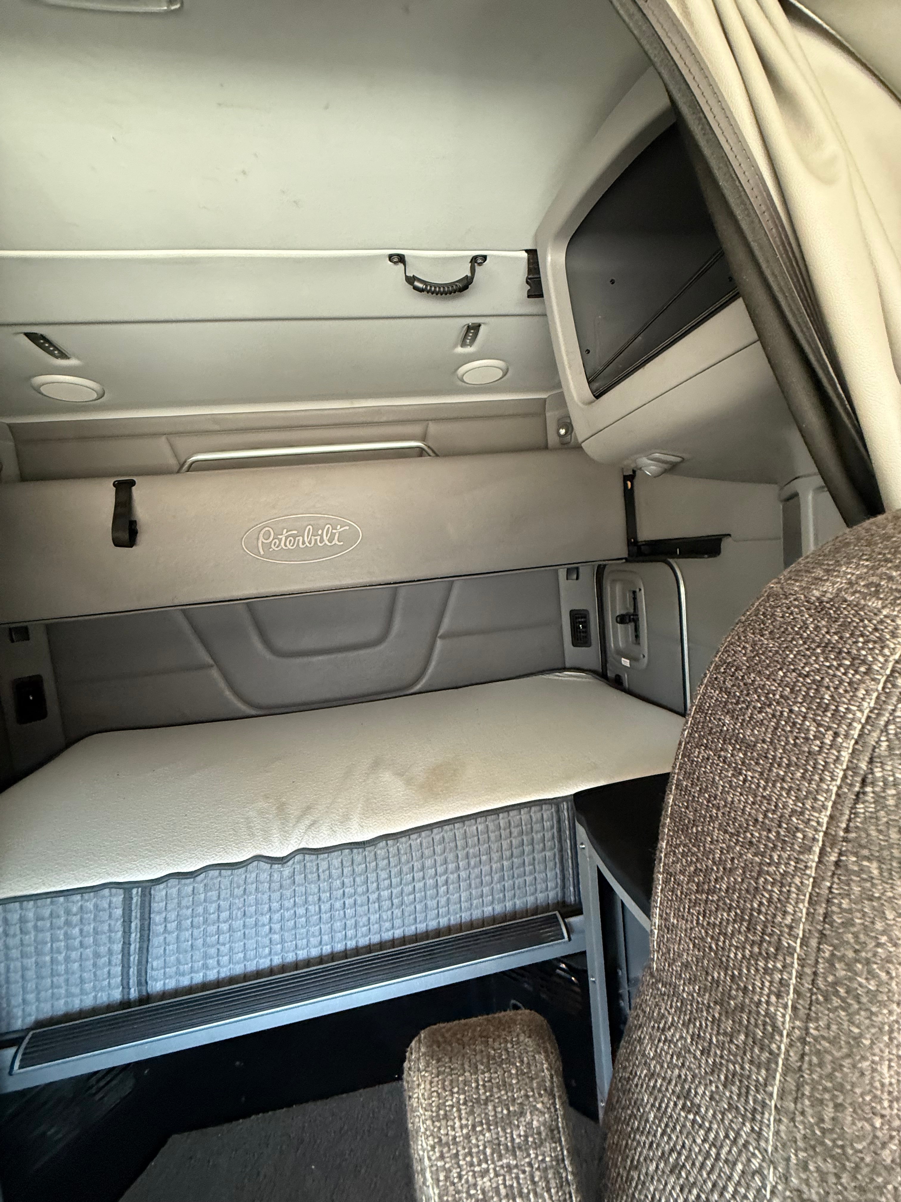 Used 2016 Peterbilt 579 Sleeper Truck