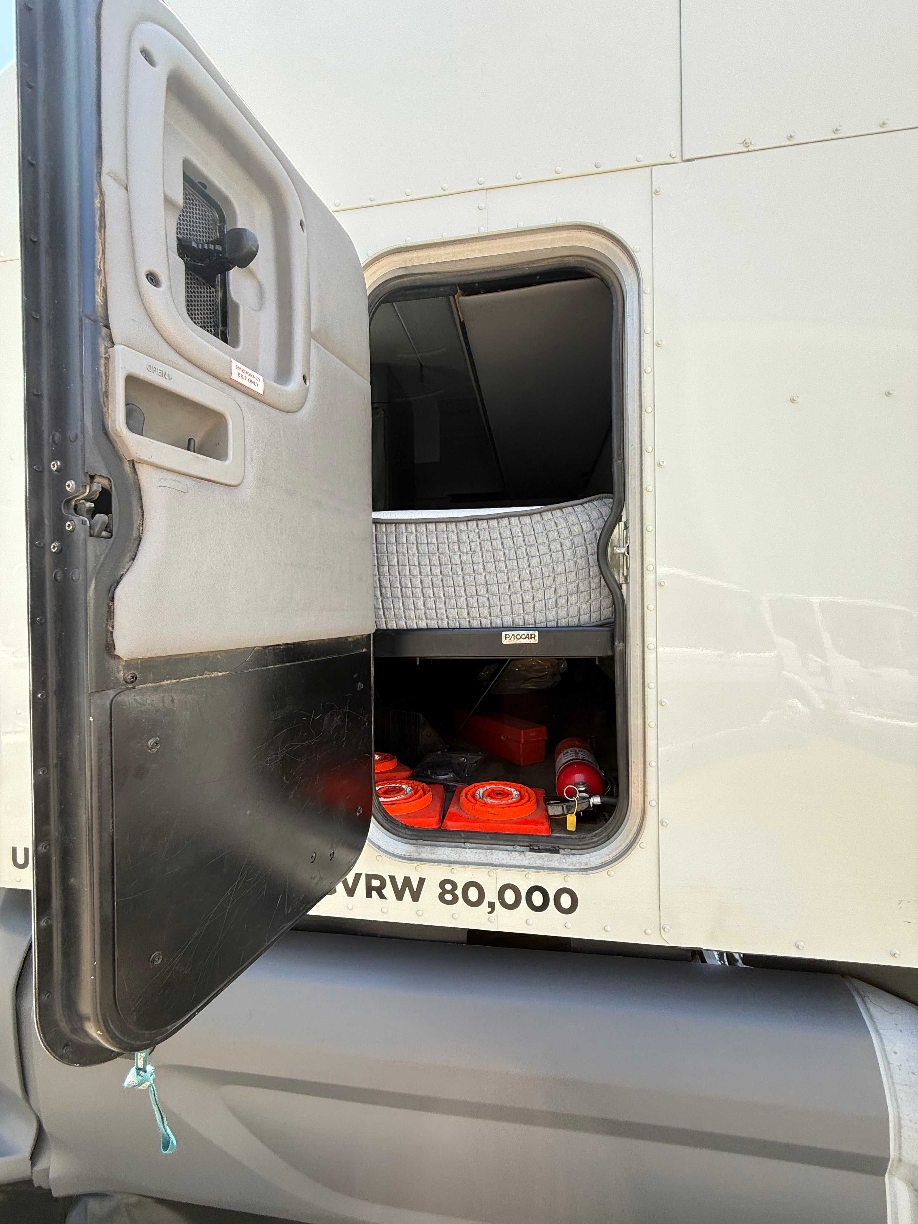 Used 2016 Peterbilt 579 Sleeper Truck