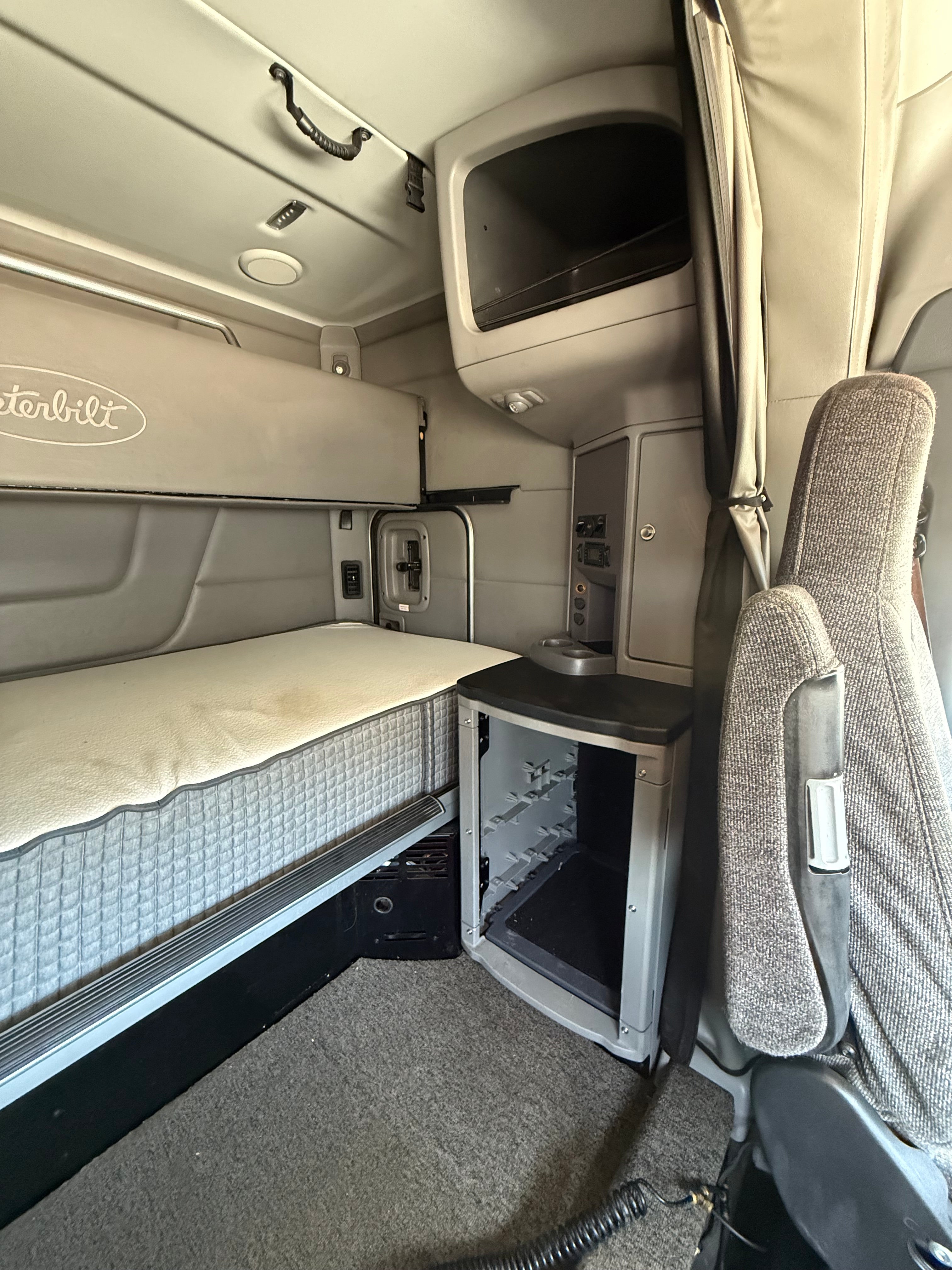 Used 2016 Peterbilt 579 Sleeper Truck