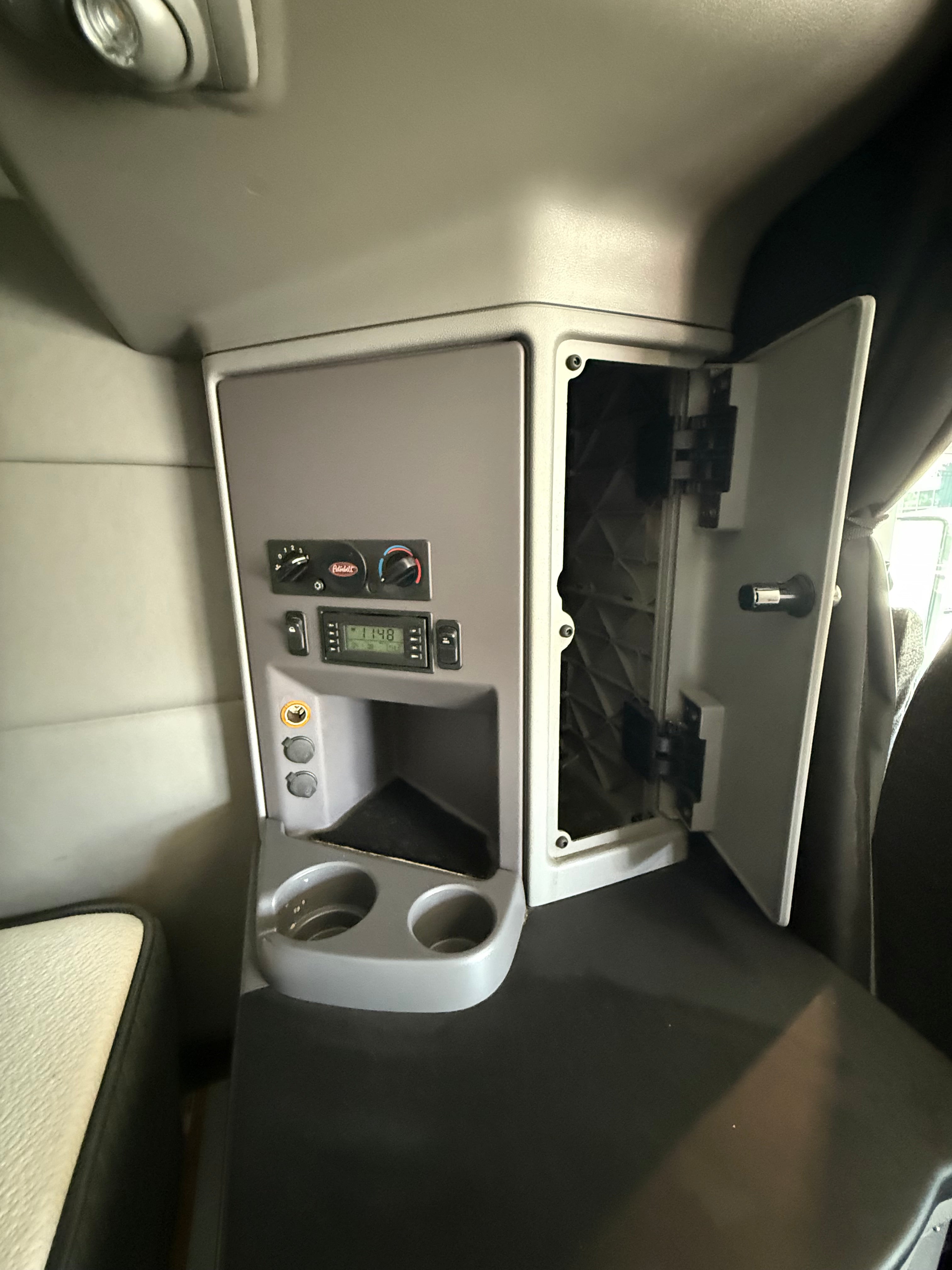 Used 2016 Peterbilt 579 Sleeper Truck