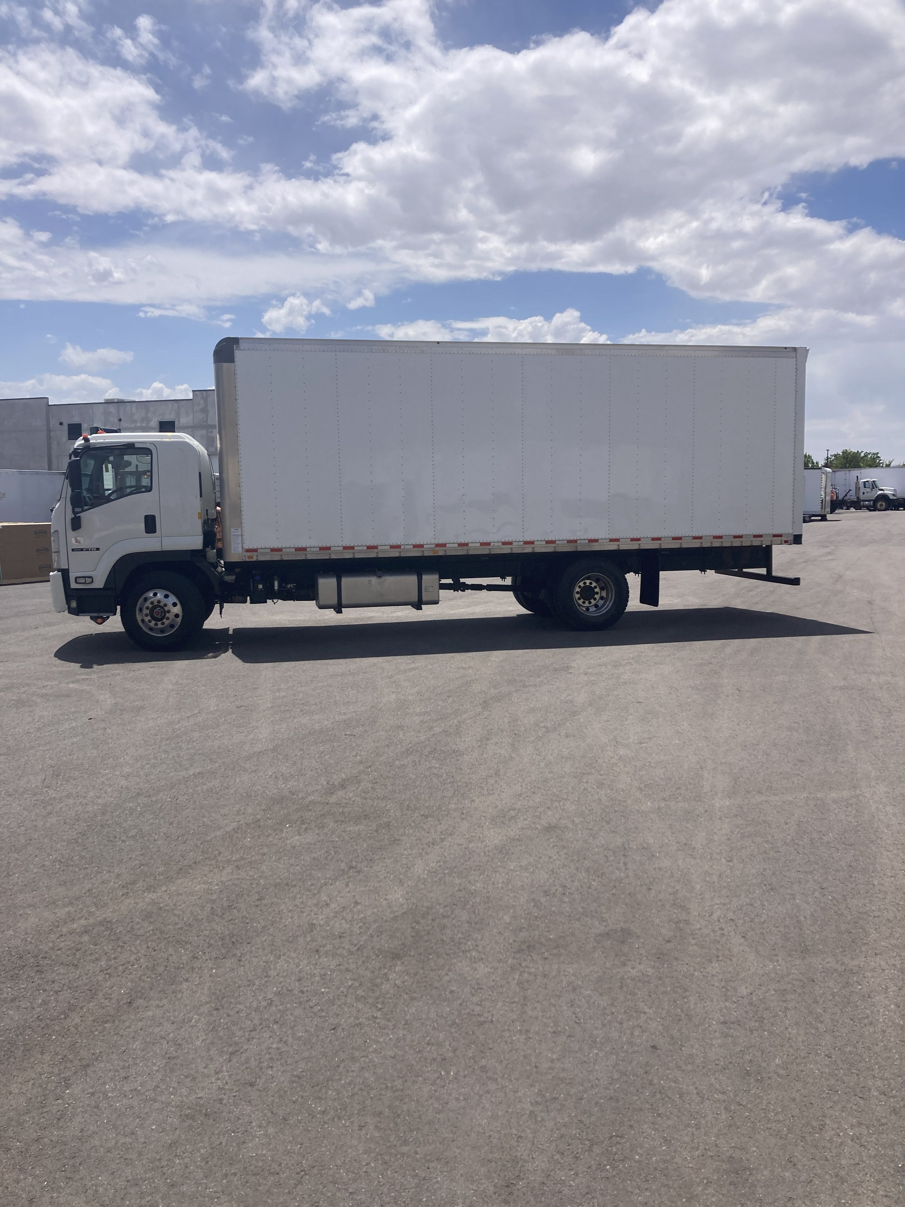 CERTIFIED USED 2020 ISUZU FTR 26' BOX TRUCK
