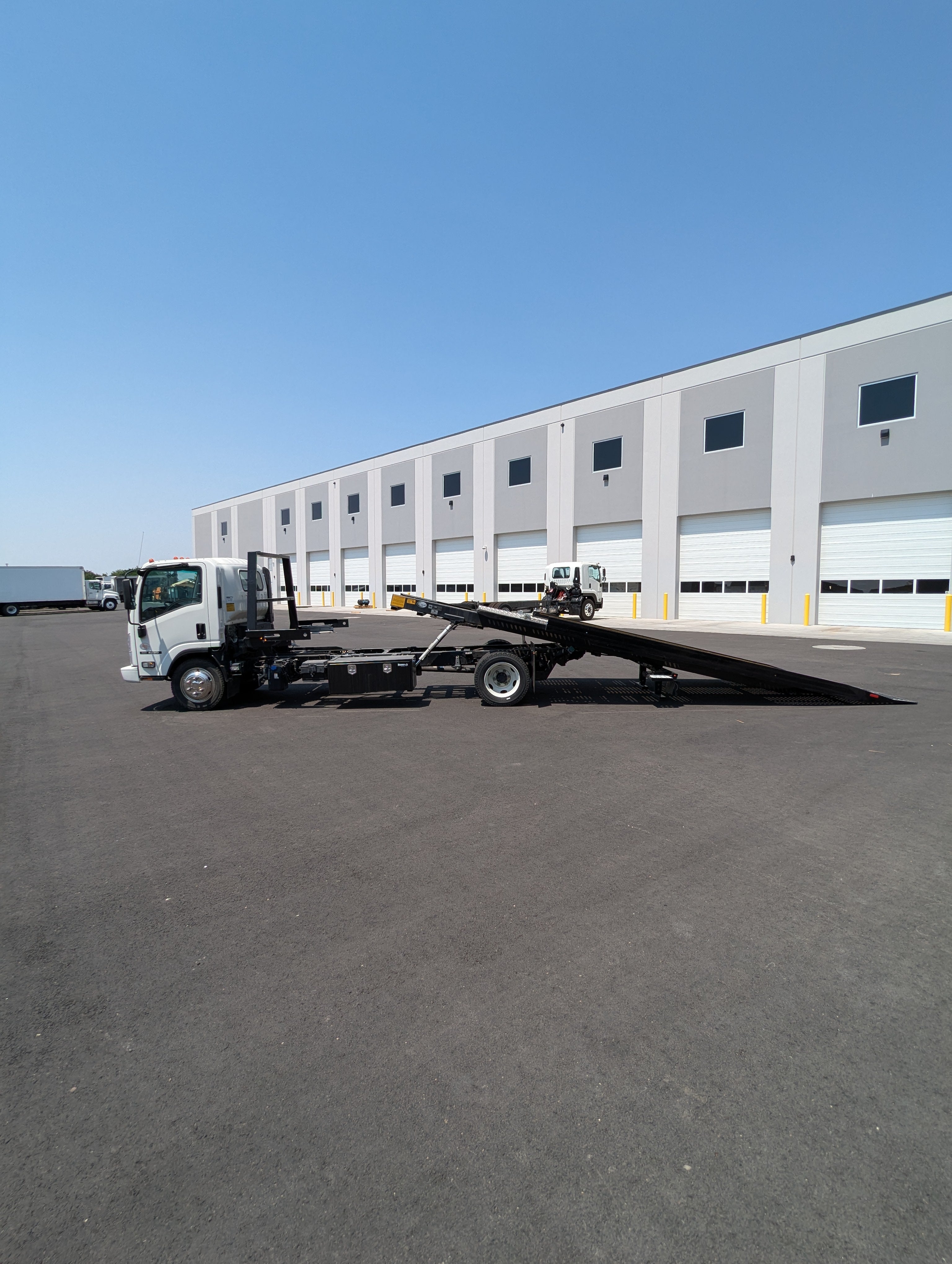 Used 2022 Isuzu NRR 22' Rollback Tow Truck