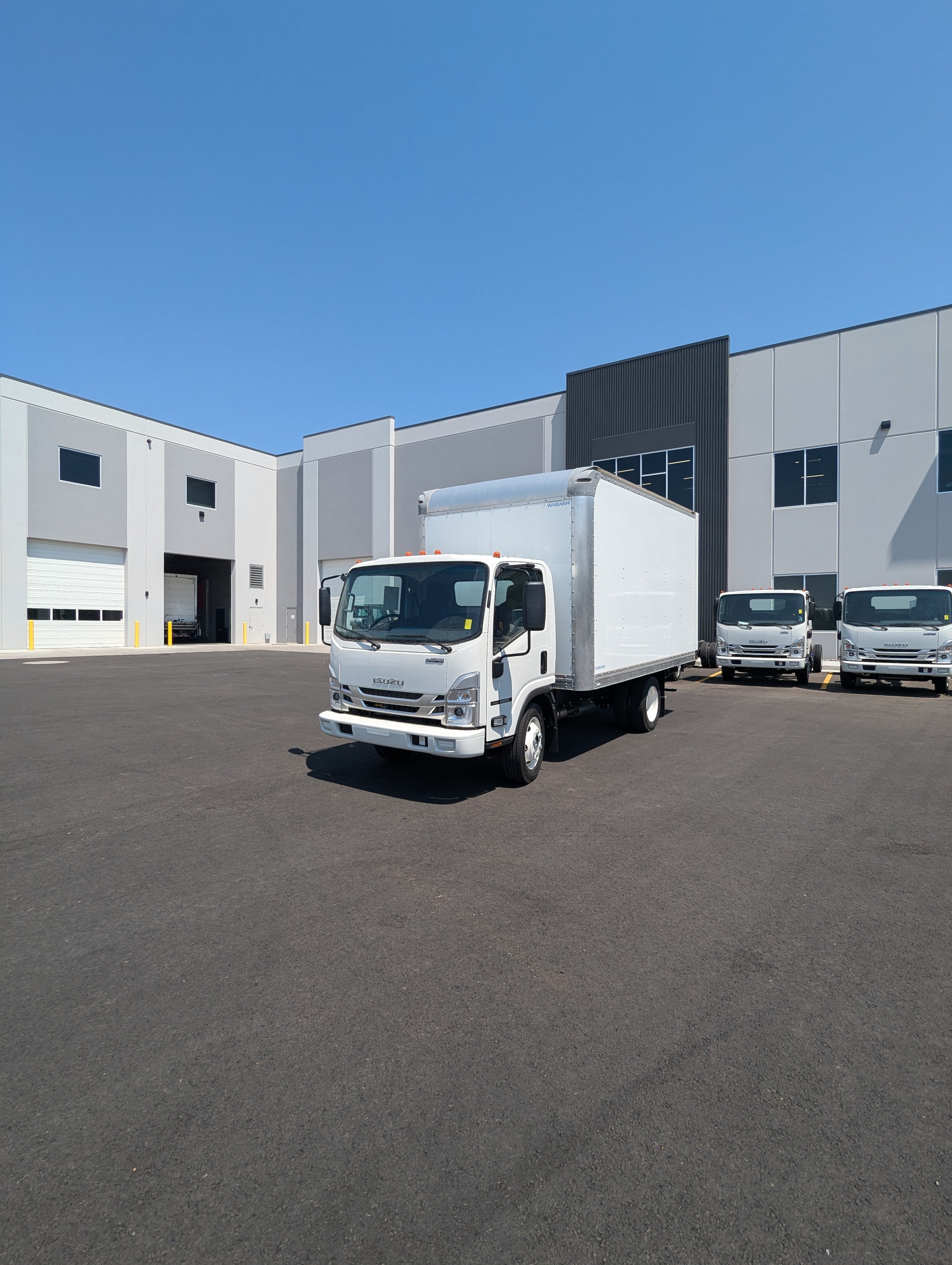 New 2025 Isuzu NRR Gas 14' Box Truck