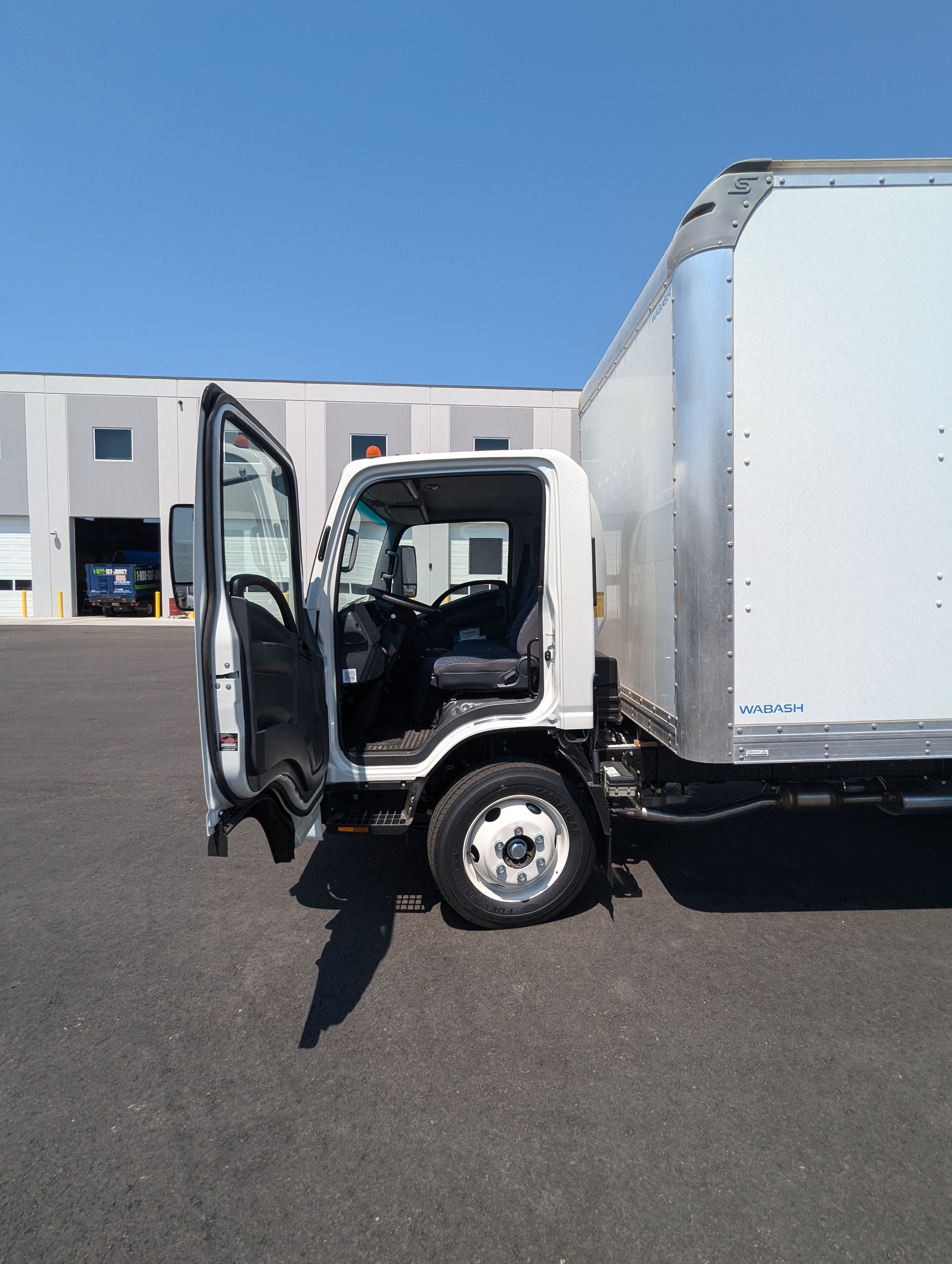 New 2025 Isuzu NRR Gas 14' Box Truck