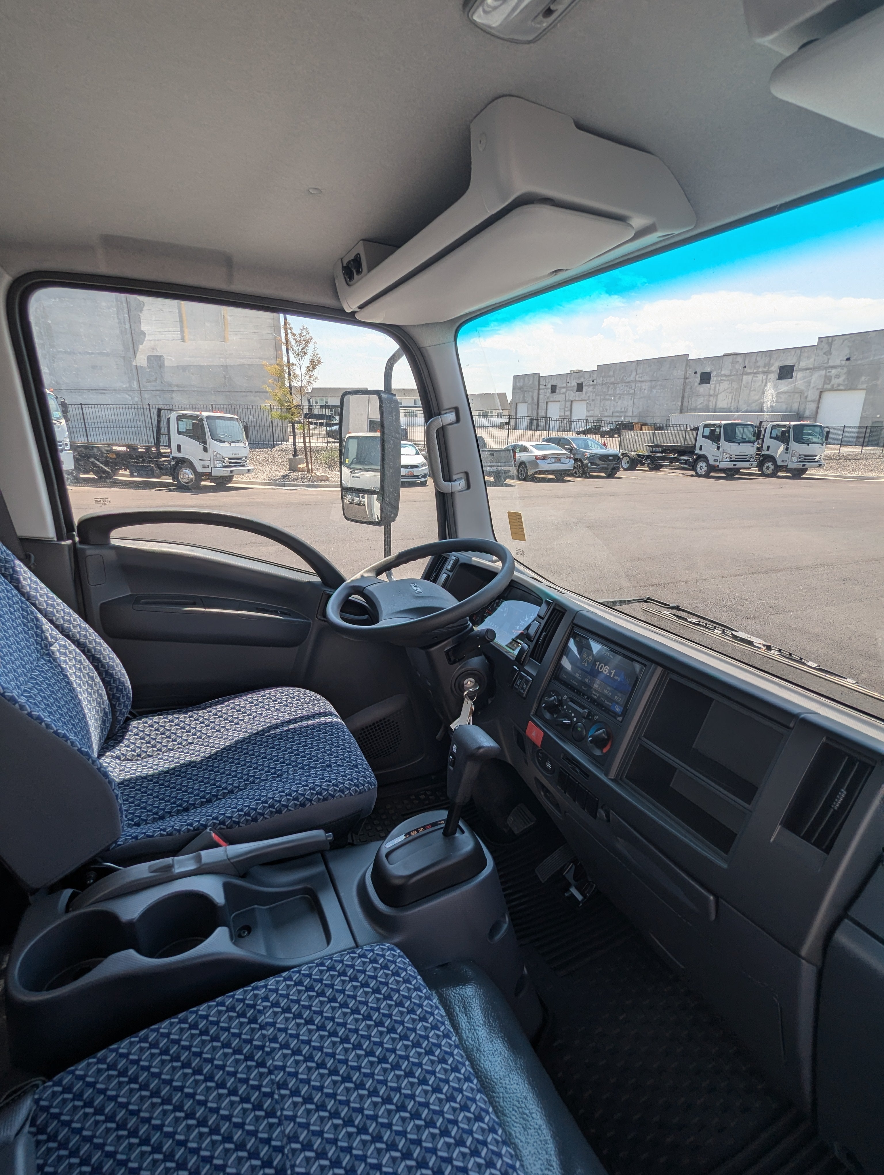 New 2025 Isuzu NRR Gas 14' Box Truck