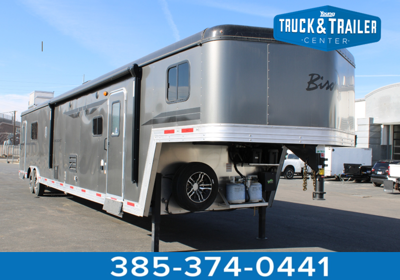Bison 29' Horse Trailer W/ Living Quarters