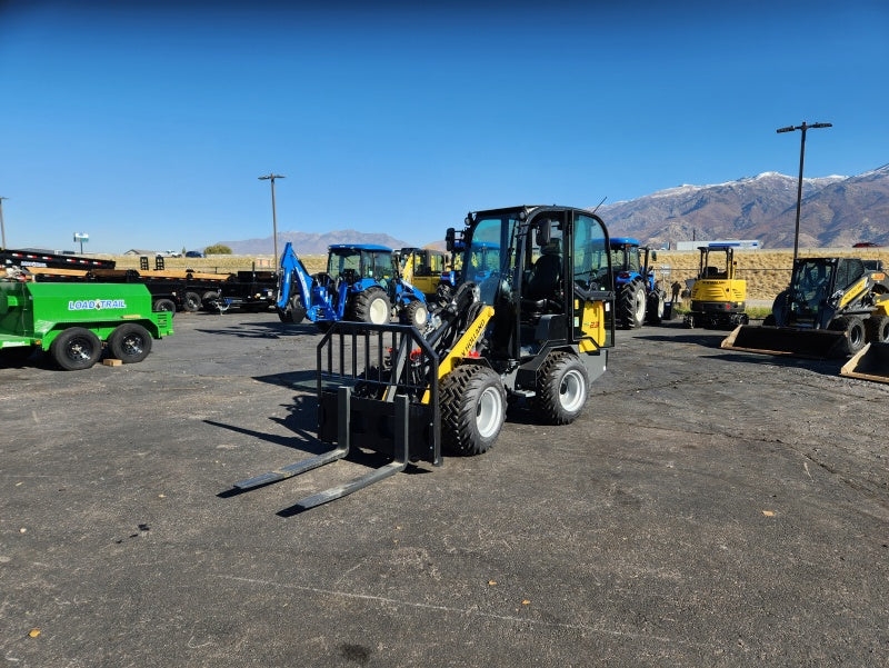 New Holland ML23 Small Articulating Loader