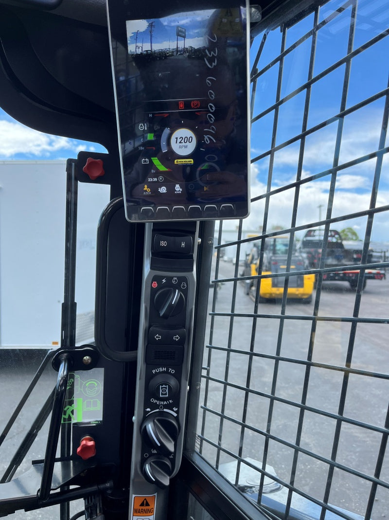 New Holland L320 Skid Steer - HVAC Cab